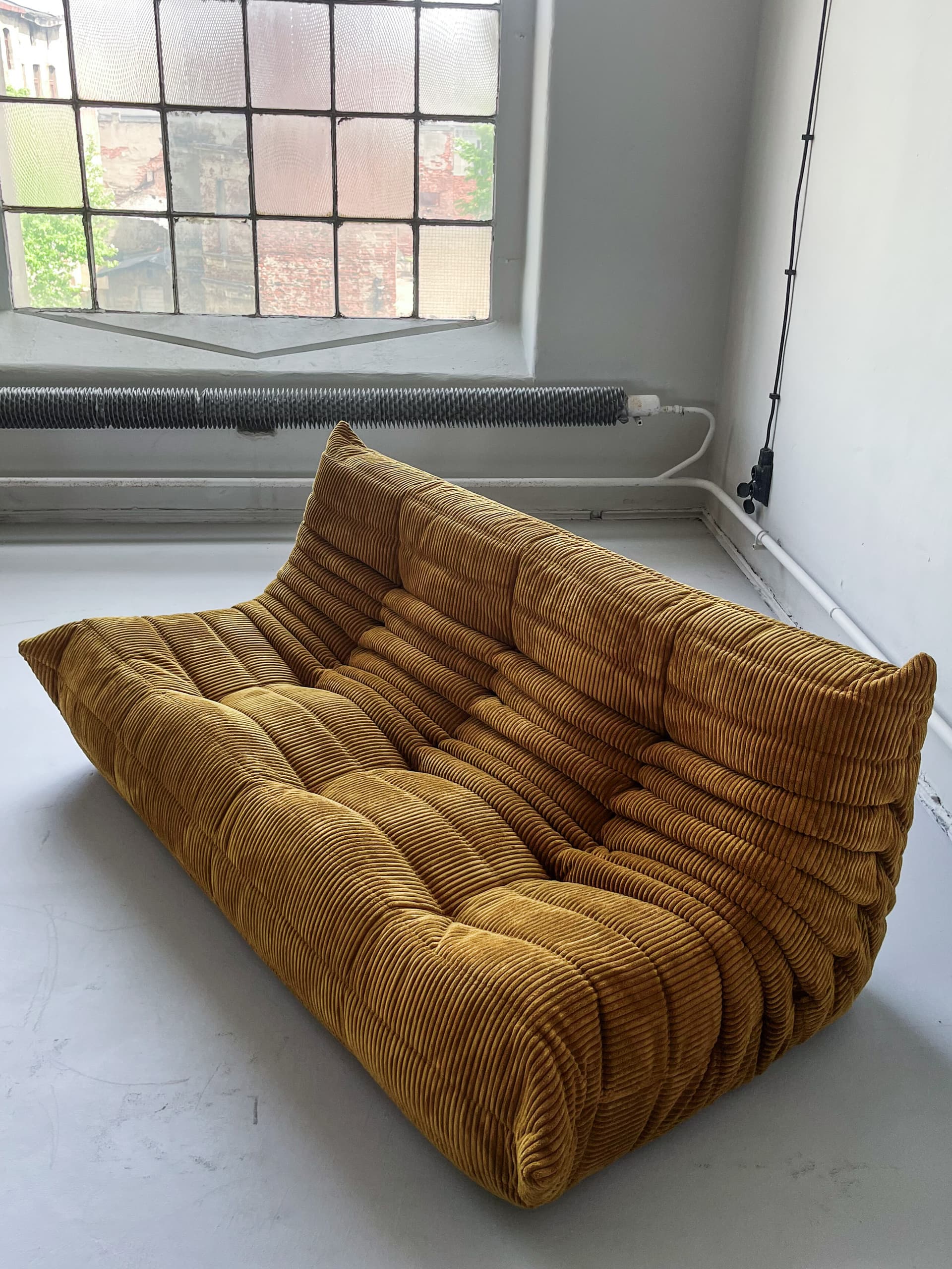 Sofa Togo trzyosobowa, cord piaskowy brąz - 166137