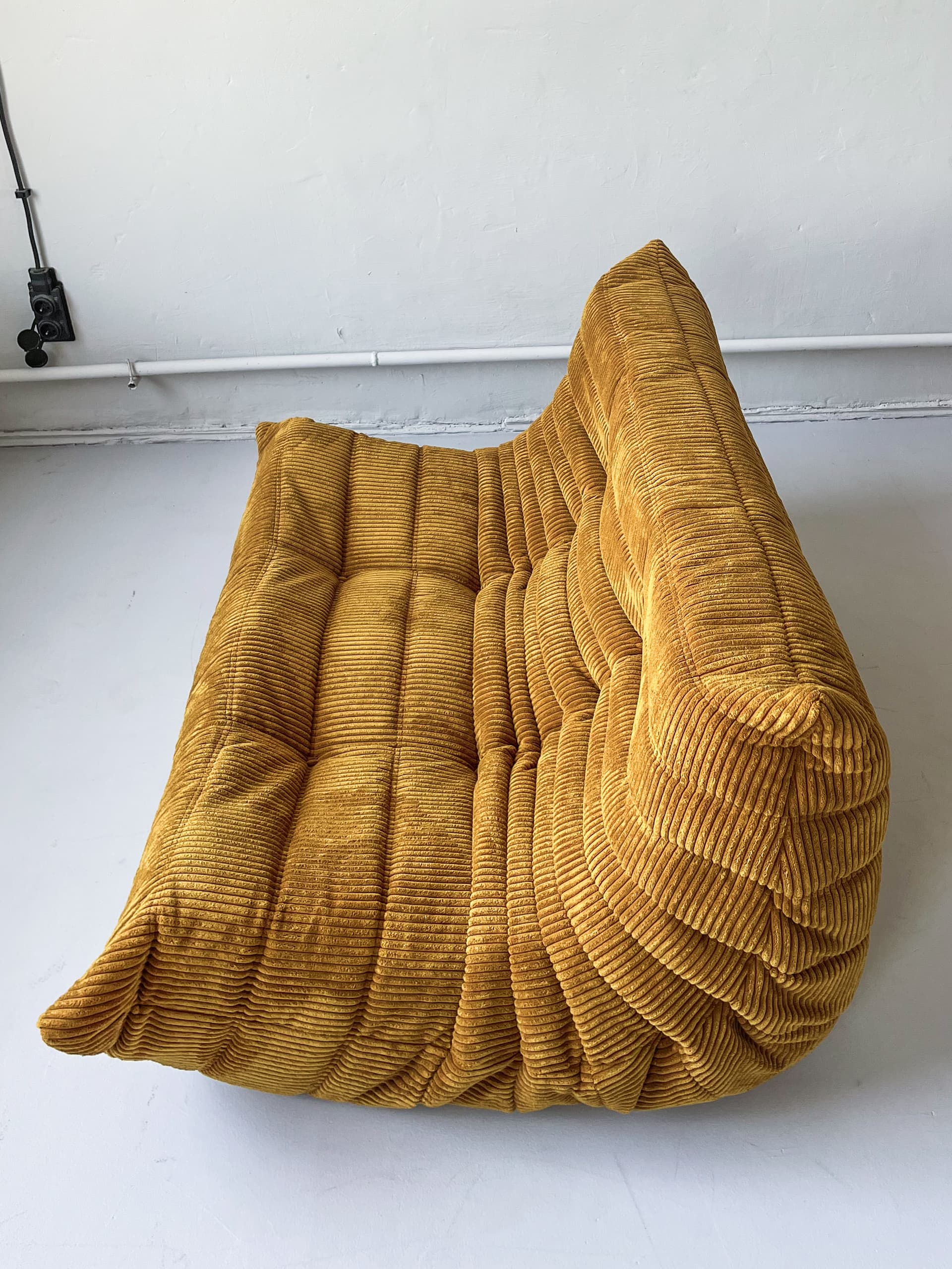 Sofa Togo dwuosobowa, cord piaskowy brąz - 165383