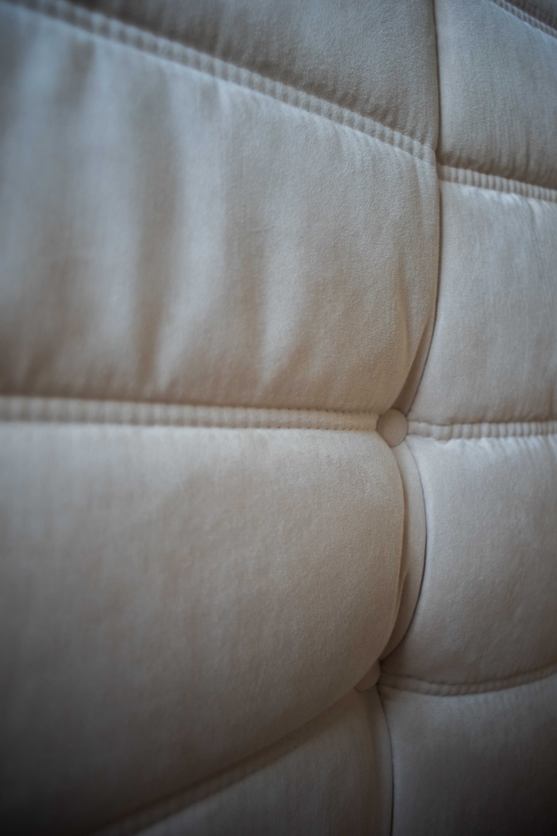 Sofa Togo dwuosobowa, velvet off-white - 165417