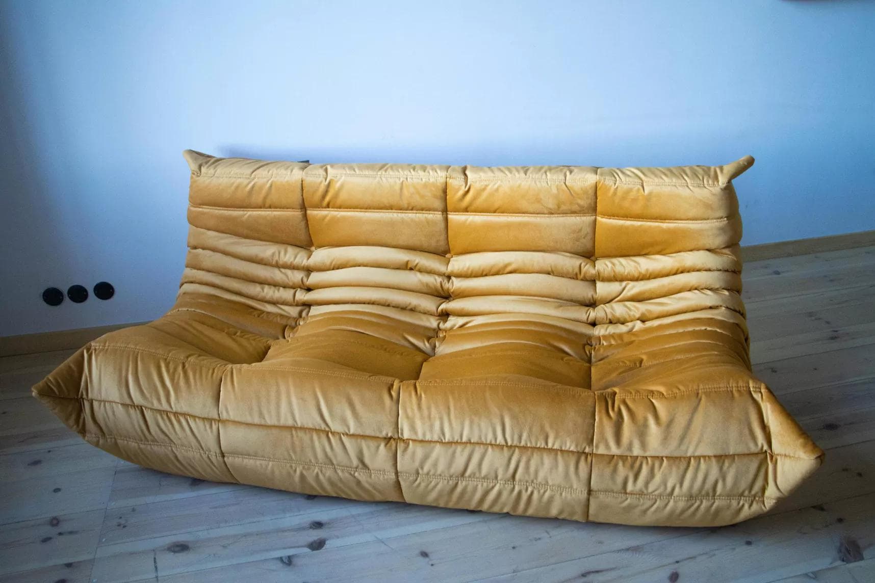 Sofa Togo trzyosobowa, velvet złoty - 166398