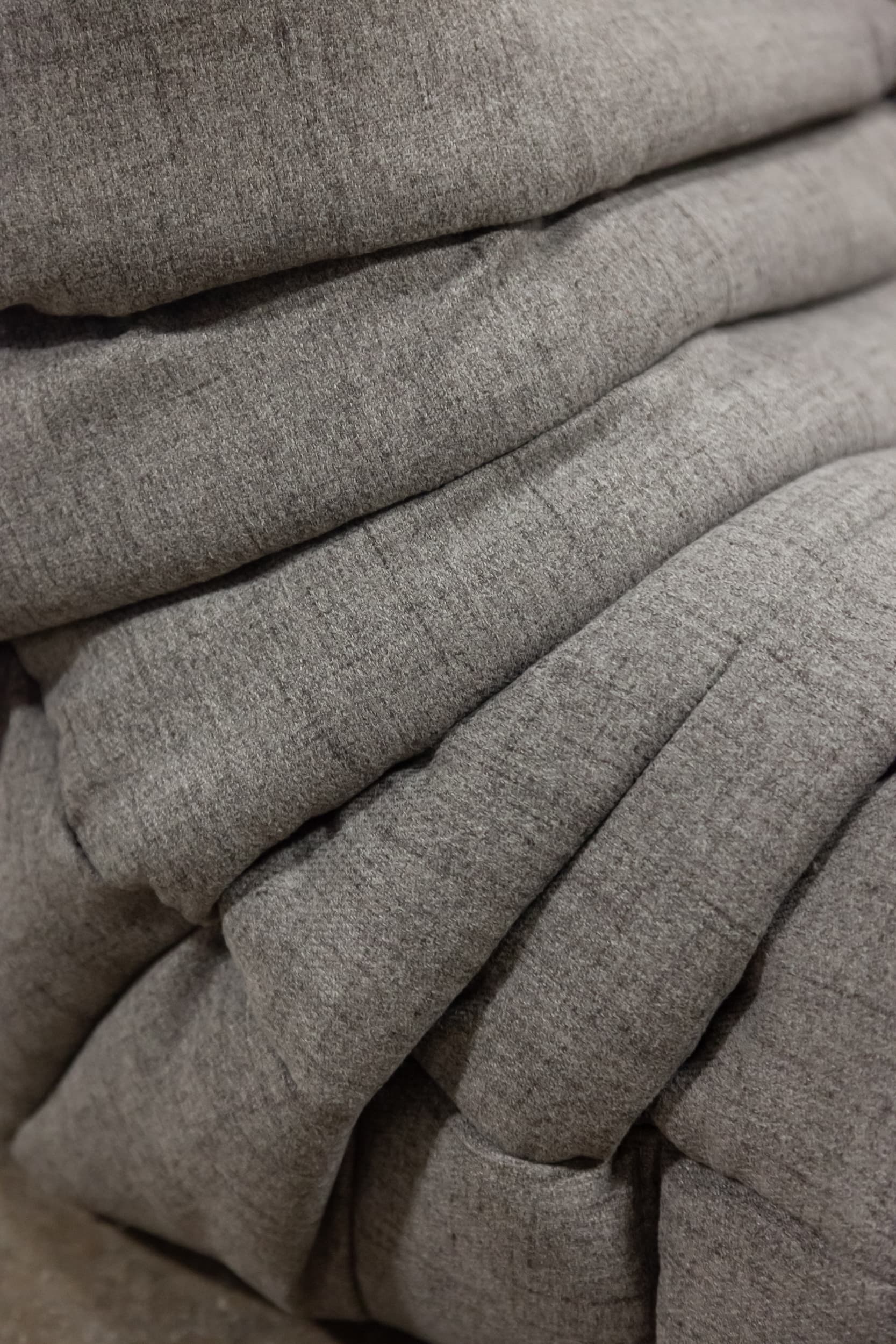 Sofa Togo trzyosobowa, tekstylia ciepły szary - 166671