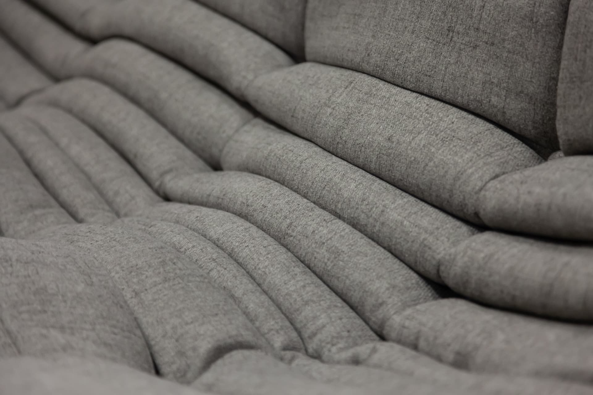 Sofa Togo trzyosobowa, tekstylia ciepły szary - 166680