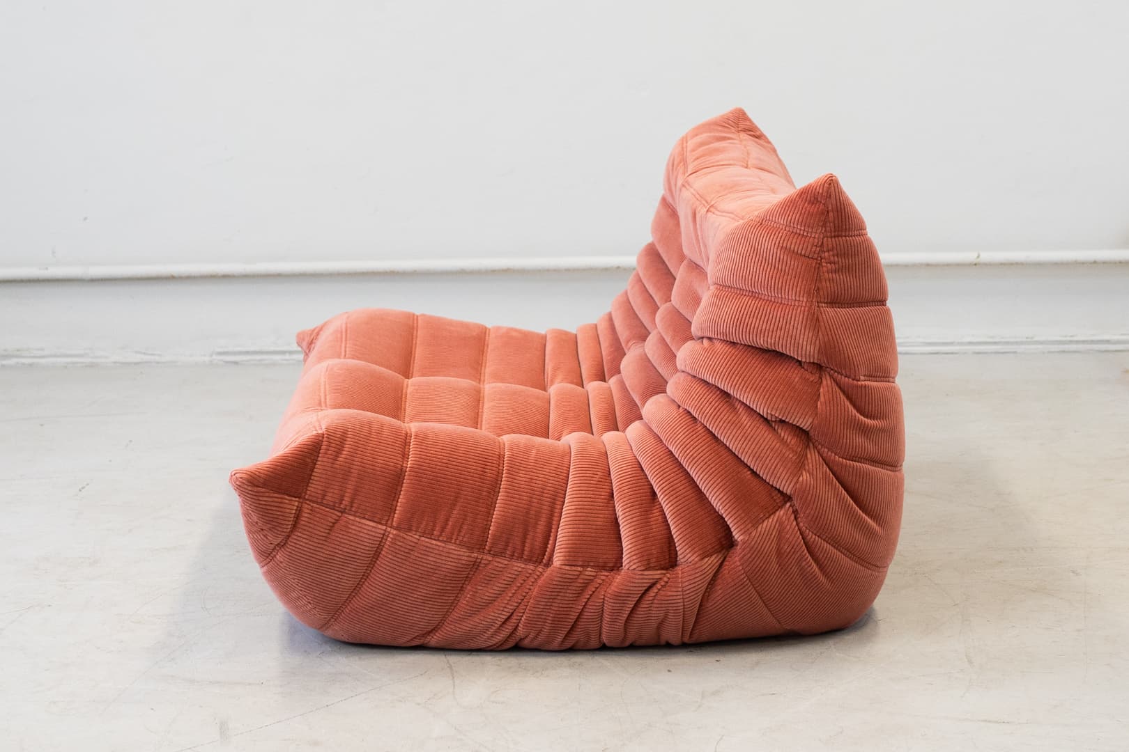 Sofa Togo dwuosobowa, cord coral - 166517