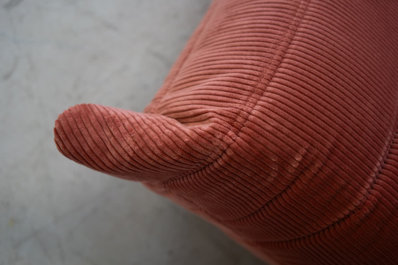 Fotel wypoczynkowy Togo z podnóżkiem, cord coral - 166790