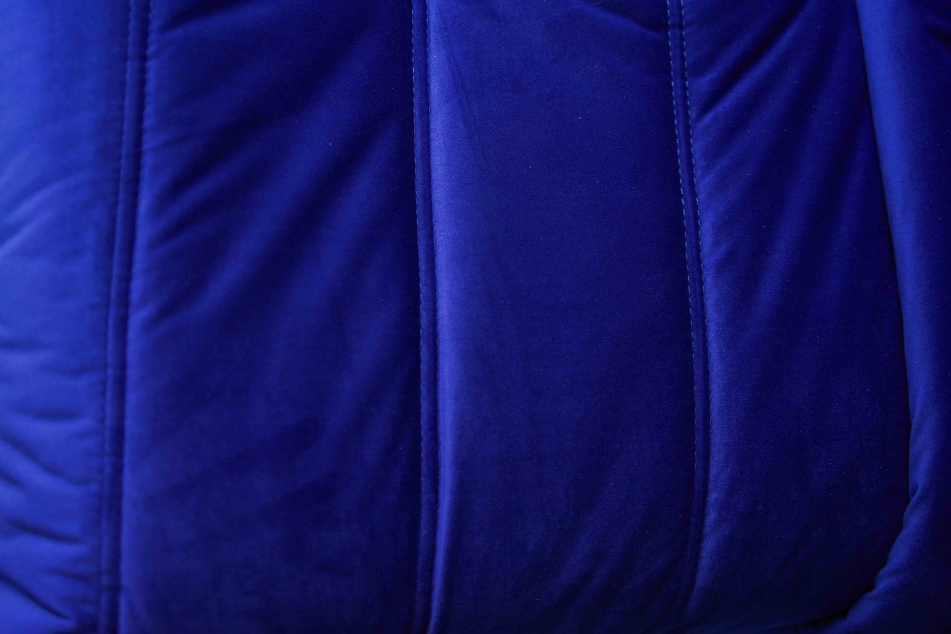 Fotel wypoczynkowy Togo z podnóżkiem, velvet kobalt - 166574