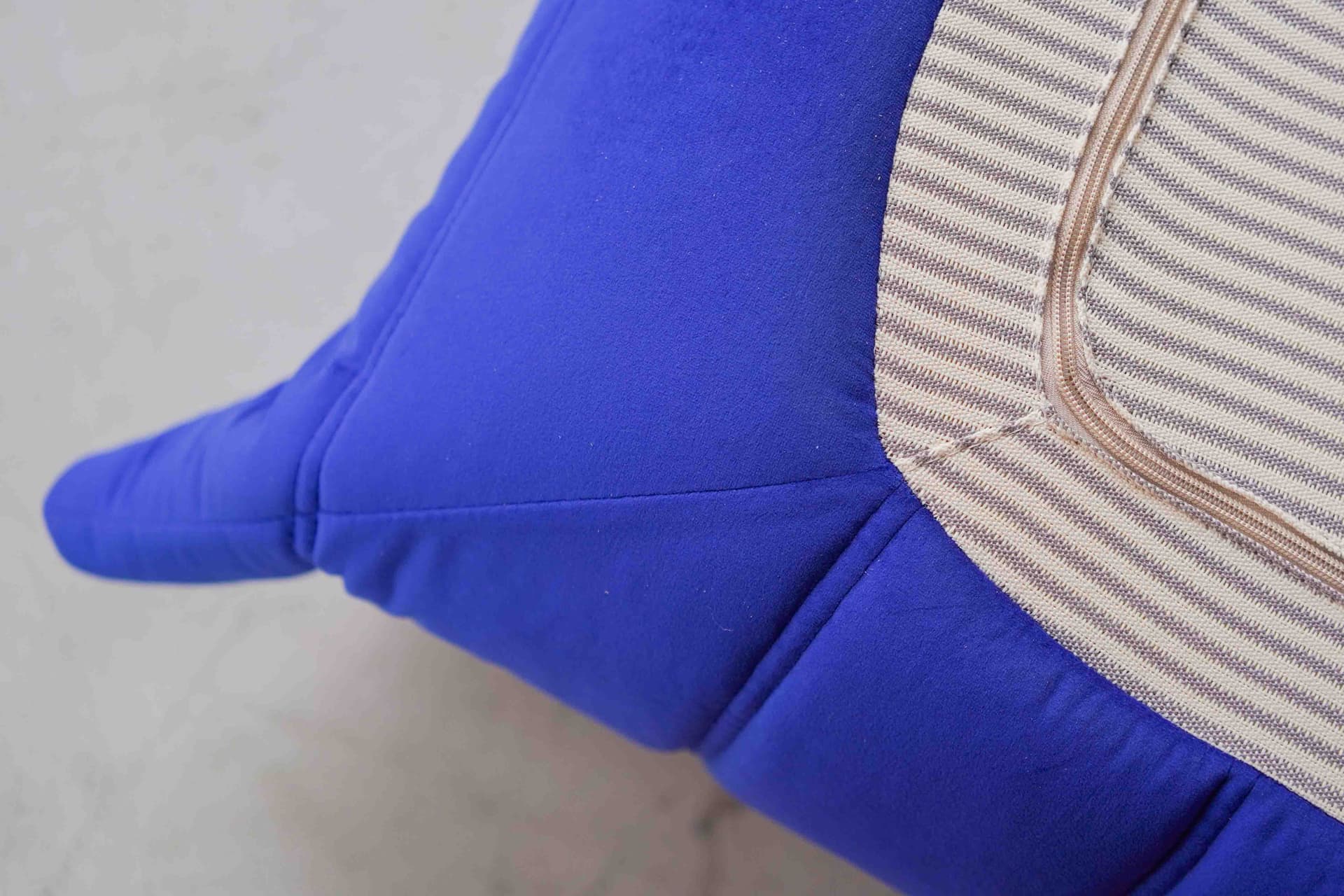 Fotel wypoczynkowy Togo z podnóżkiem, velvet kobalt - 166580