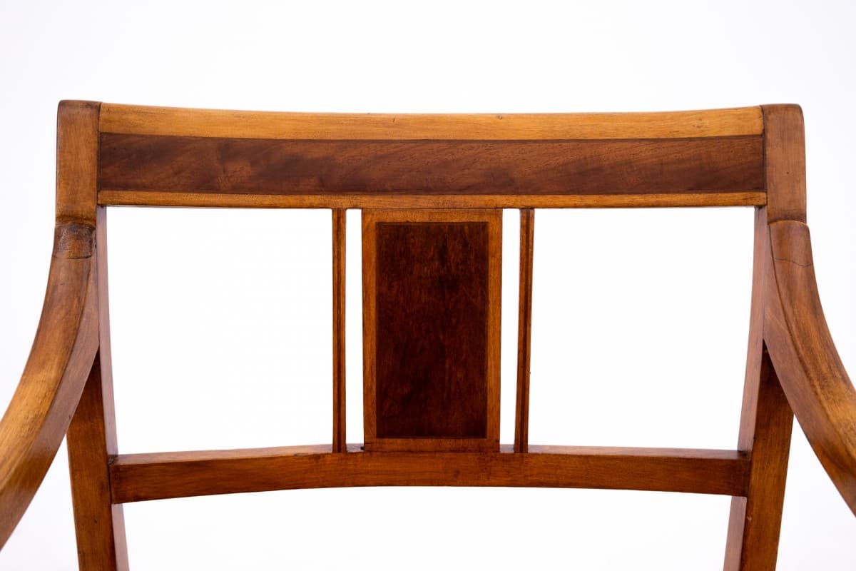 Czerwony fotel z drewnianą ramą, Europa Północna, lata 1900. - 49848