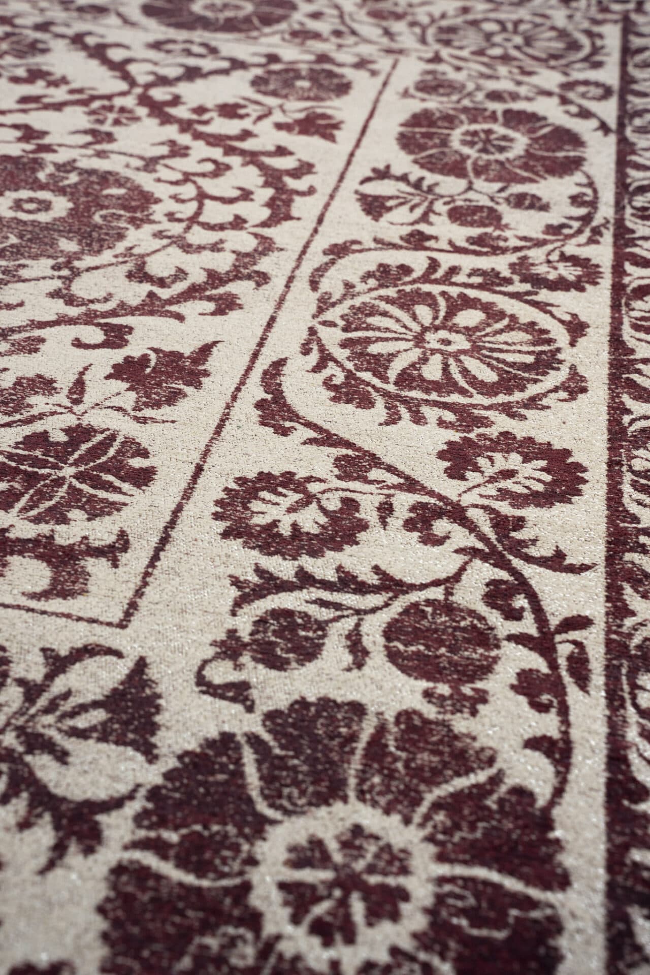 Dywan SUZANI ZEPHYR, beżowy, bordowy, 240x340 cm, Louis De Poortere - 56765