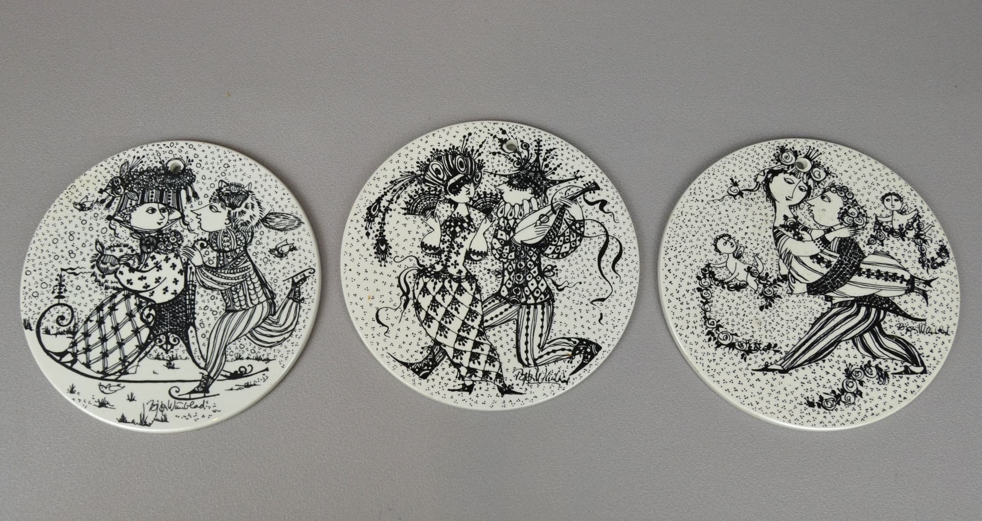 Komplet plakiet ceramicznych, biały, ceramika, proj. B. Wiinblad, Nymolle, Norwegia, lata 70. - 79120