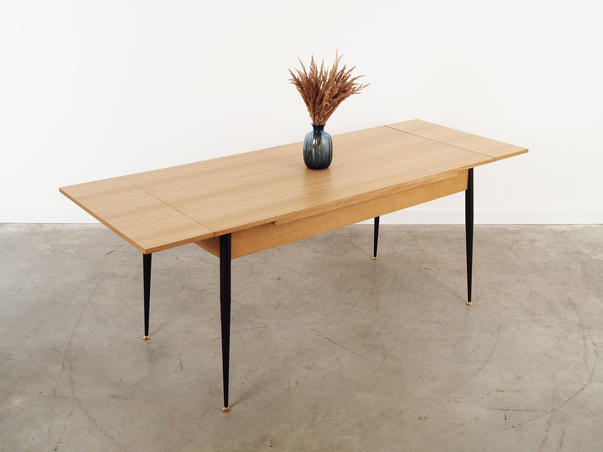 Extending dining table, light brown oak, black metal, brass, Italy, 1980s. - 58791