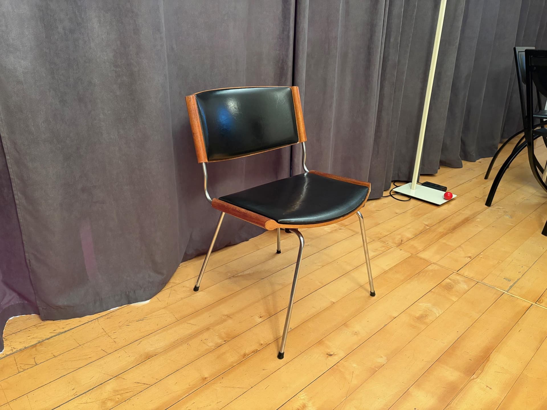 Krzesło Badminton ND 150, skaj czarny, orzech, proj. N. Ditzel, Kolds Savvaerk, Dania, lata 60. - 79696