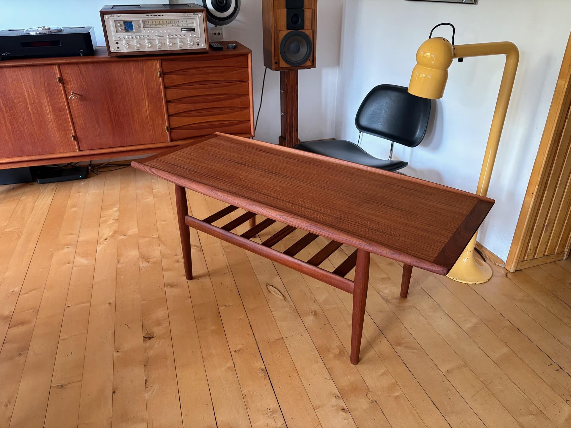 Coffee table, brown teak, by G. Jalk, Glostrup Møbelfabrik, Denmark, 1960s. - 79673