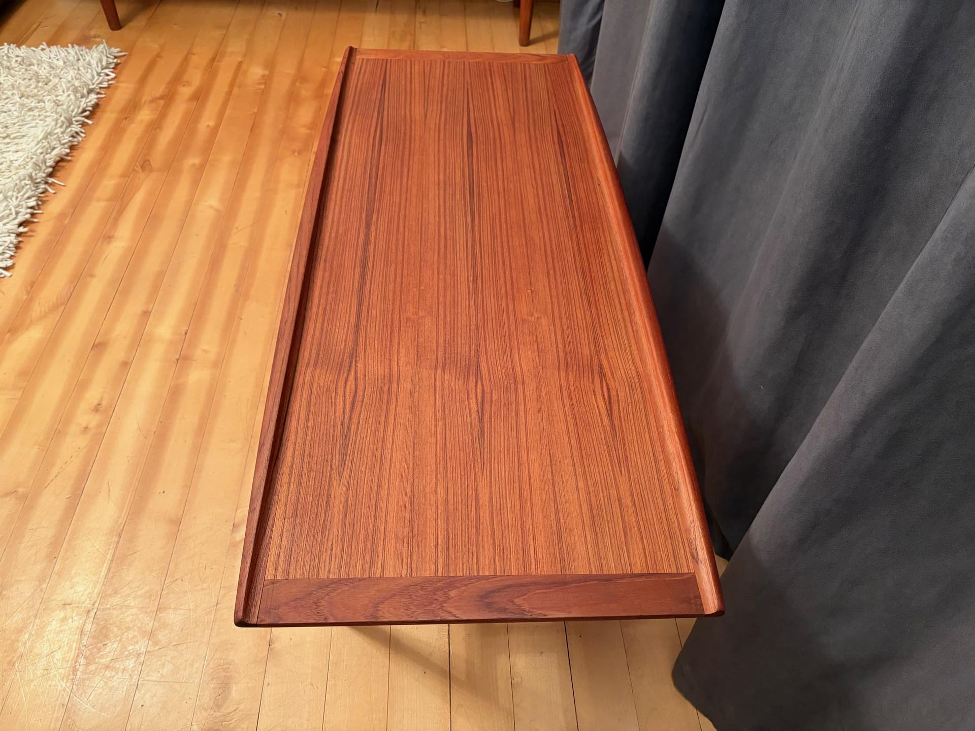 Coffee table, brown teak, by G. Jalk, Glostrup Møbelfabrik, Denmark, 1960s. - 79676