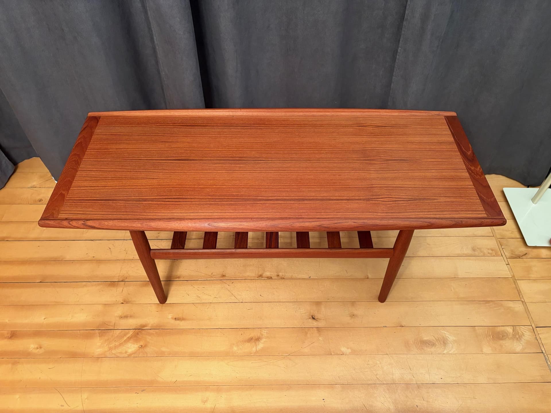 Coffee table, brown teak, by G. Jalk, Glostrup Møbelfabrik, Denmark, 1960s. - 79675