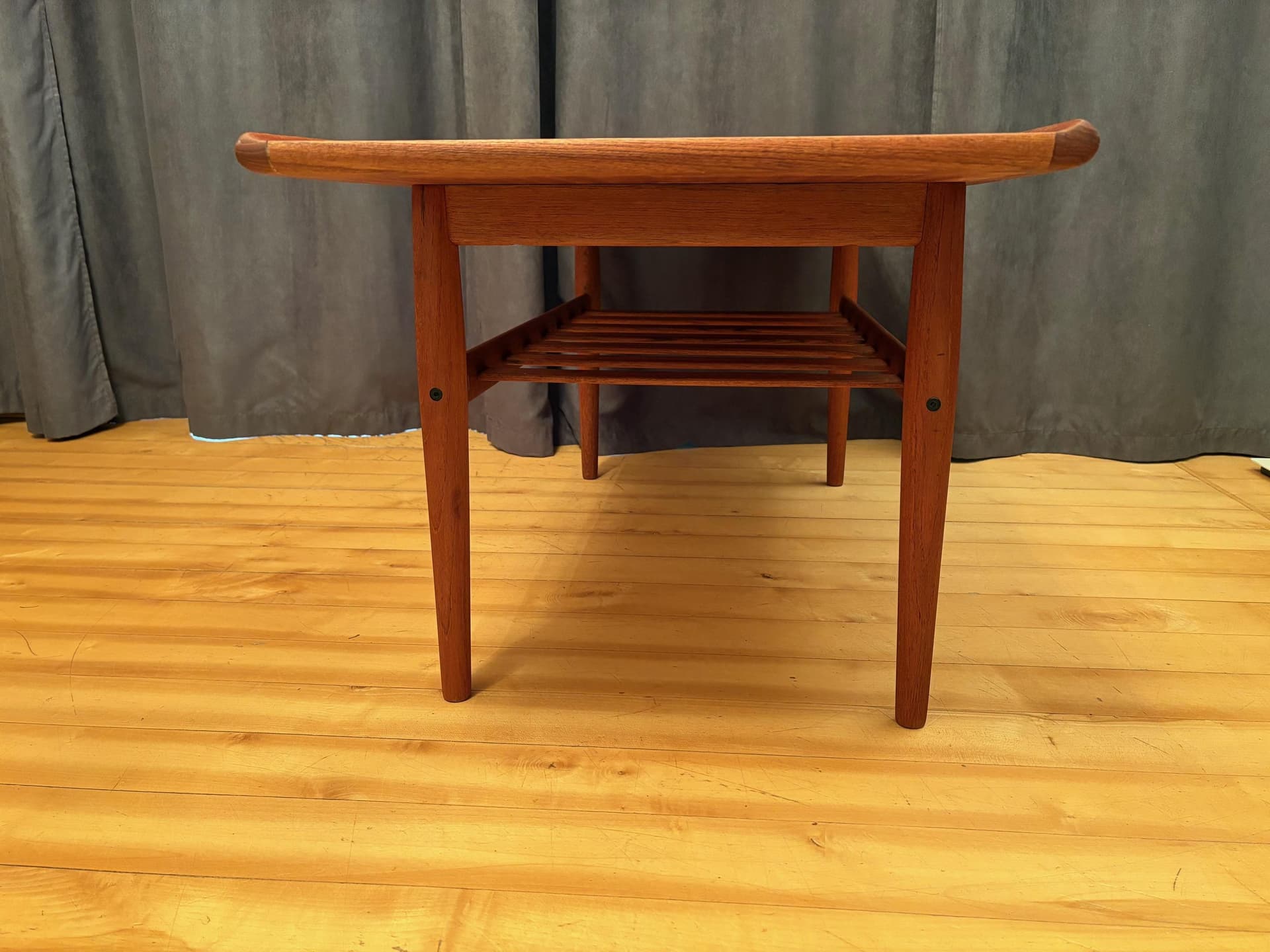 Coffee table, brown teak, by G. Jalk, Glostrup Møbelfabrik, Denmark, 1960s. - 79677