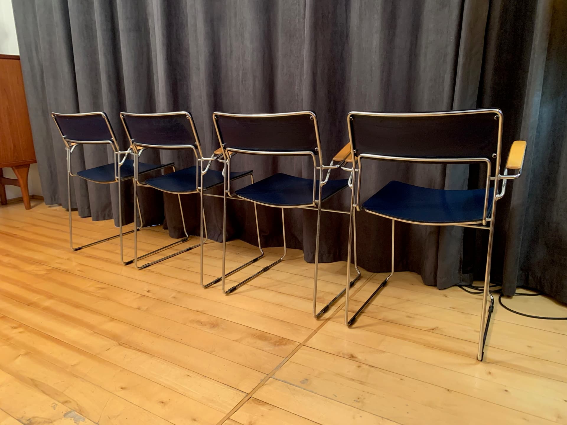 Zestaw czterech krzeseł Sultana, skóra naturalna granatowa, buk, stal chromowana, Arrben, Włochy, lata 70. - 59253