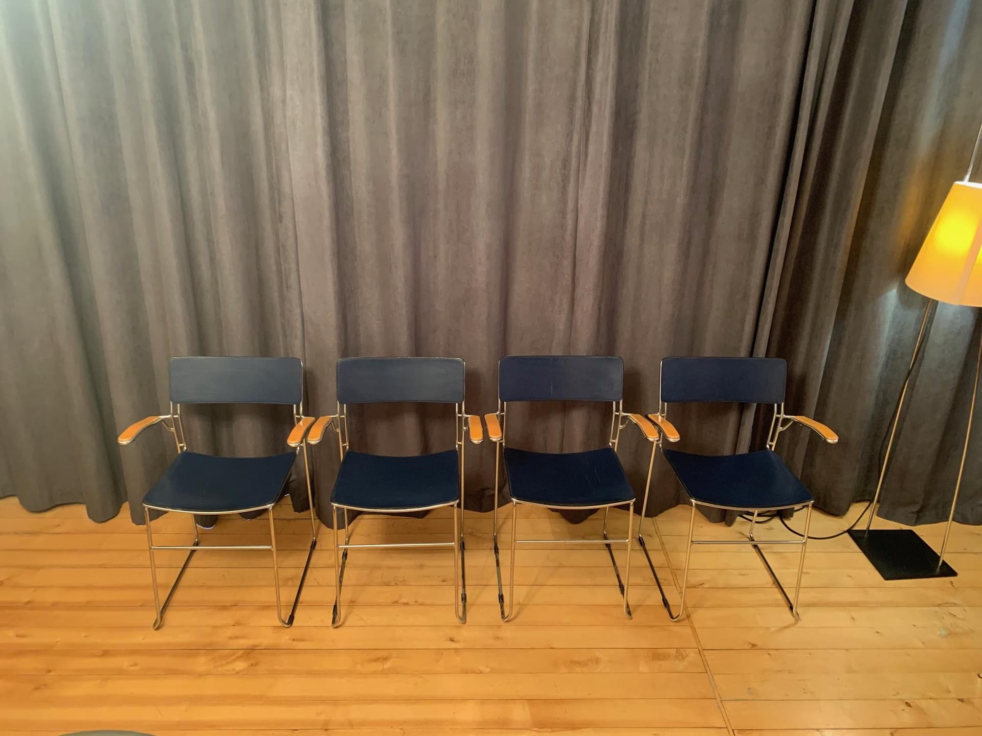 Zestaw czterech krzeseł Sultana, skóra naturalna granatowa, buk, stal chromowana, Arrben, Włochy, lata 70. - 79640