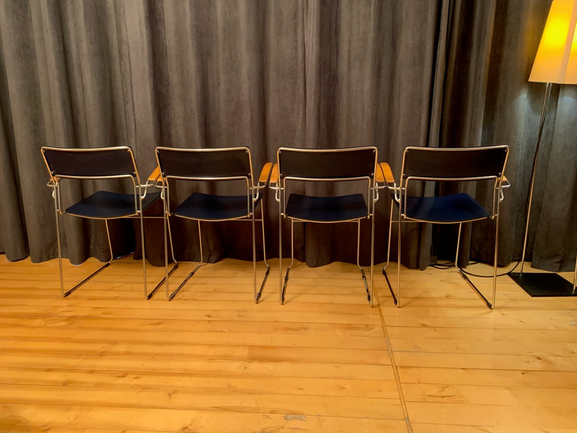 Zestaw czterech krzeseł Sultana, skóra naturalna granatowa, buk, stal chromowana, Arrben, Włochy, lata 70. - 59248