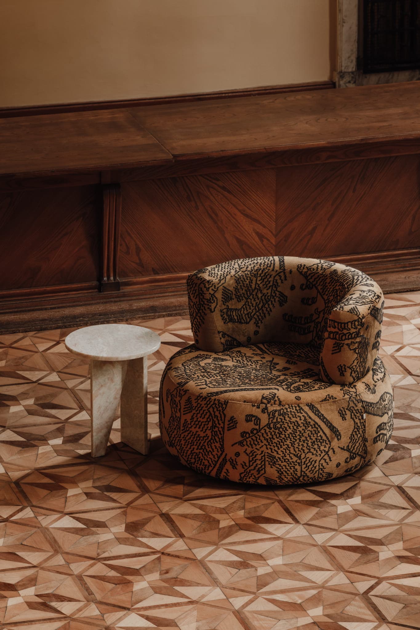 Fotel tapicerowany tkanina Dedar White Object051, NG Design - 61929