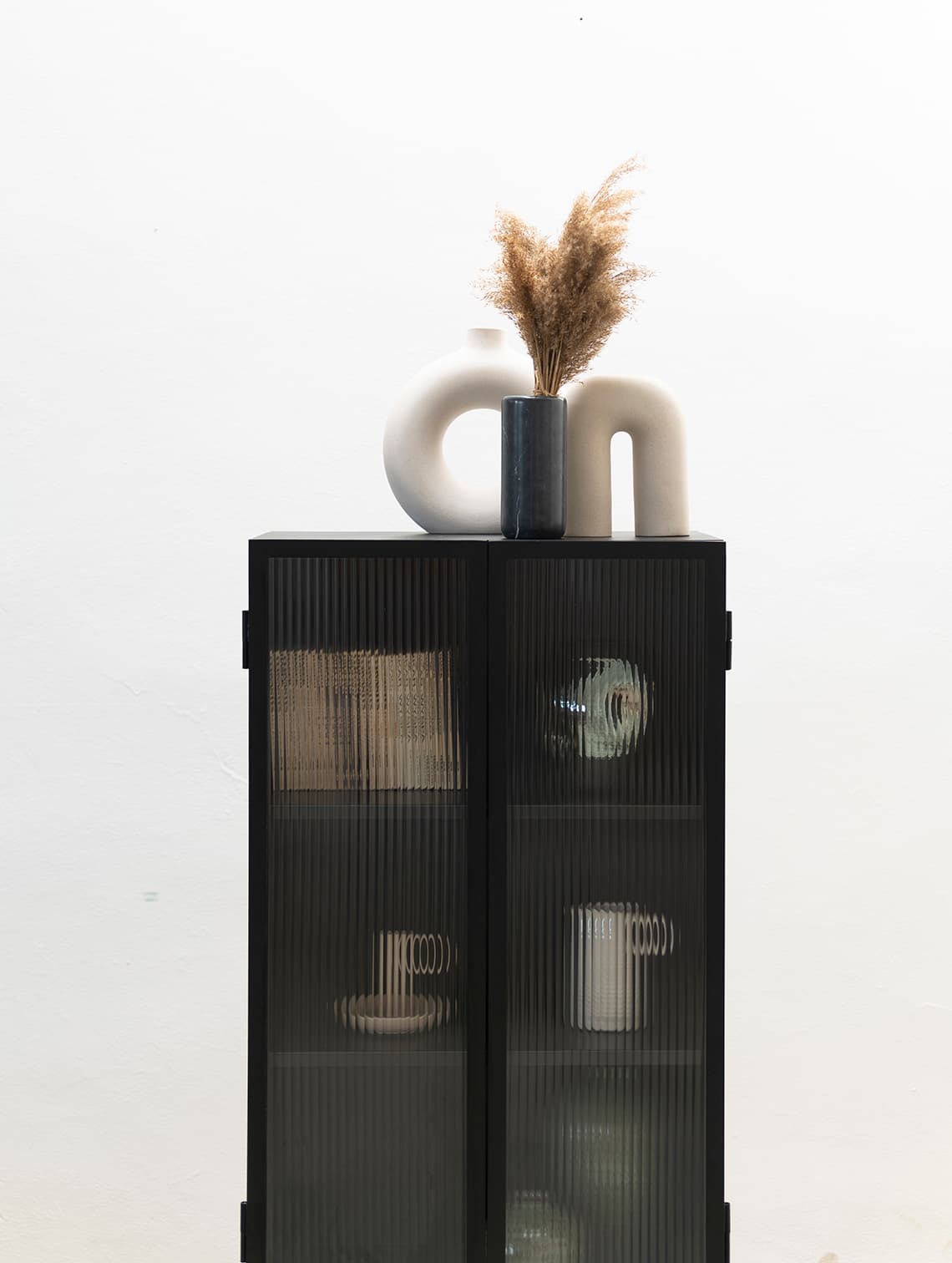 Cabinet display unit powder-coated steel, ribbed glass 65x34x149 cm black, no designer, no brand - 62738