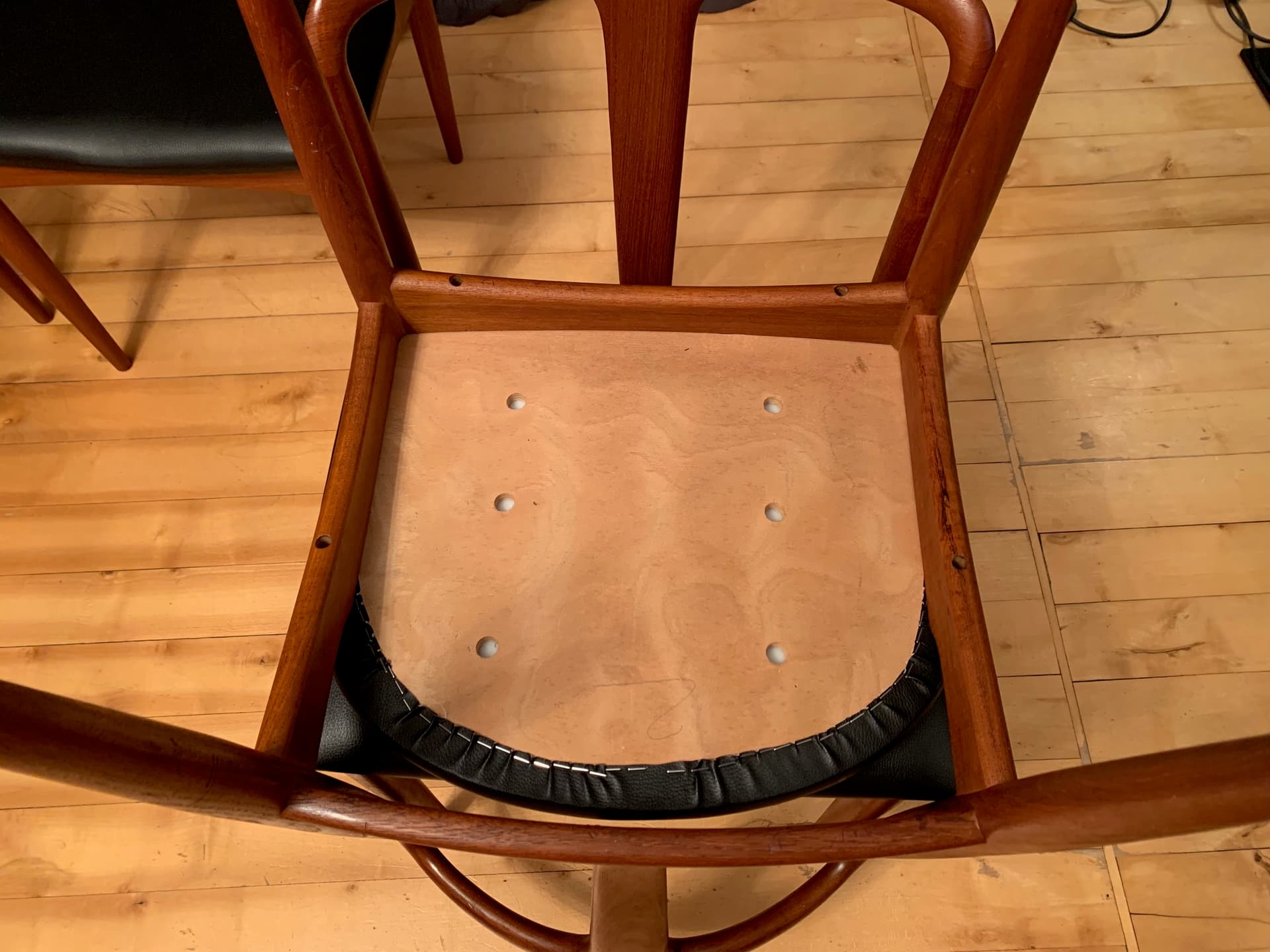 Zestaw czterech krzeseł Juliane, drewno tekowe, proj. J. Andersen, Uldum Møbelfabrik, Dania, lata 60. - 59306