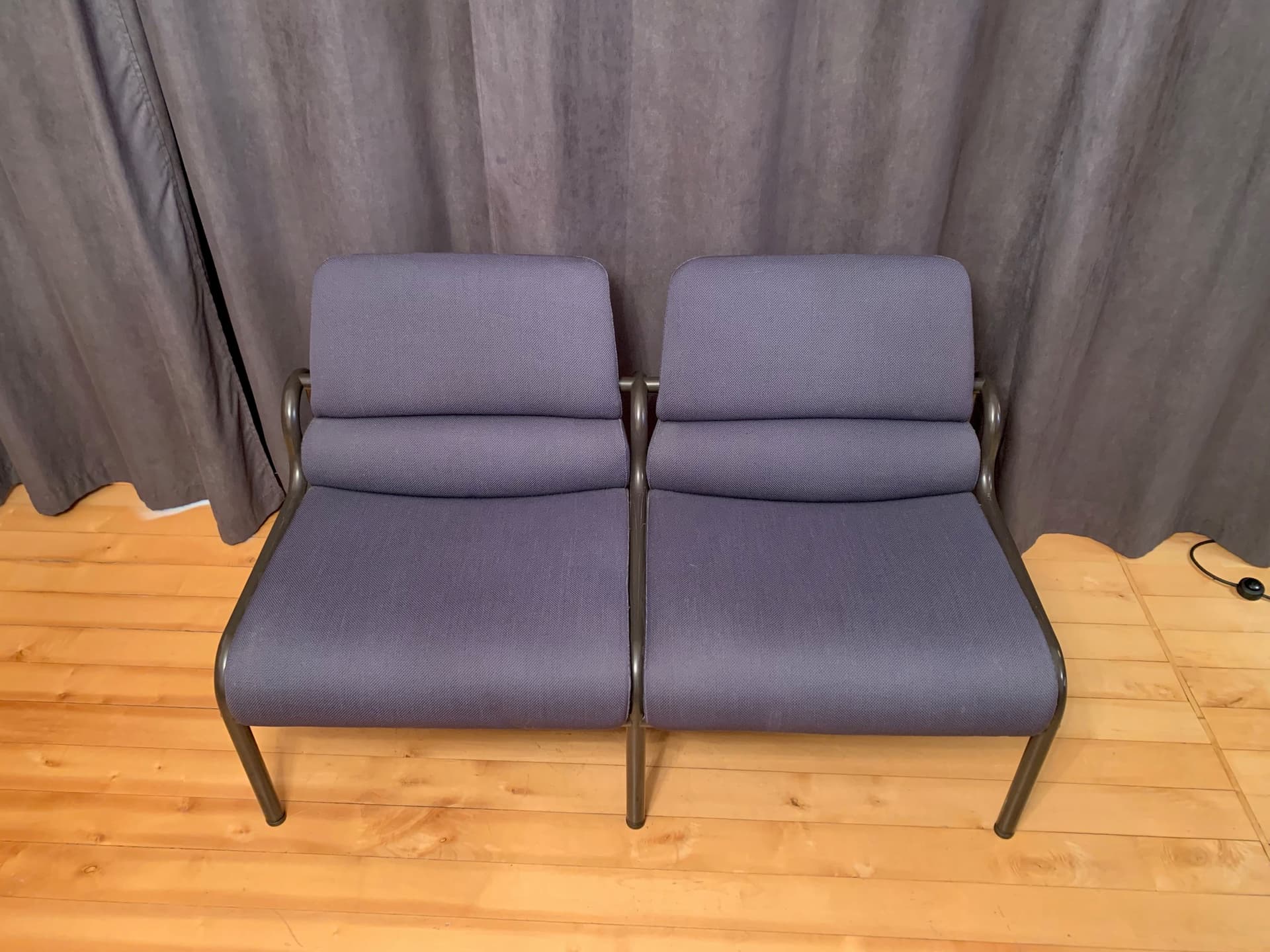 Zestaw wypoczynkowy G30, sofa, 2 fotele i stolik kawowy, welur fioletowy, metal ciemnobrązowy, proj. M. Stoll, Niemcy, lata 80. - 59314