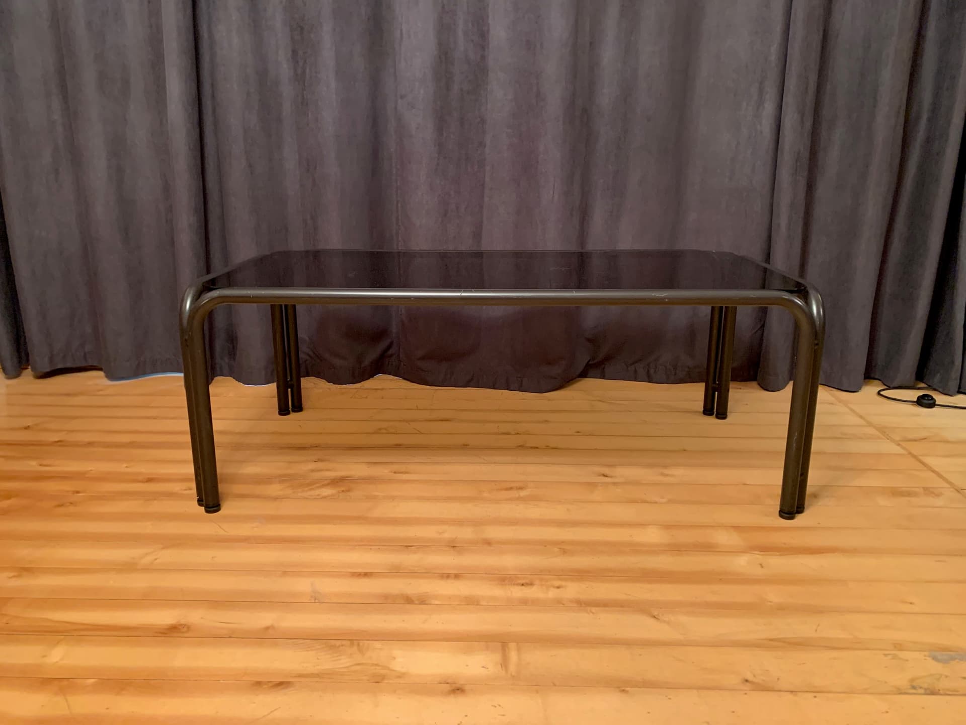 Zestaw wypoczynkowy G30, sofa, 2 fotele i stolik kawowy, welur fioletowy, metal ciemnobrązowy, proj. M. Stoll, Niemcy, lata 80. - 59315