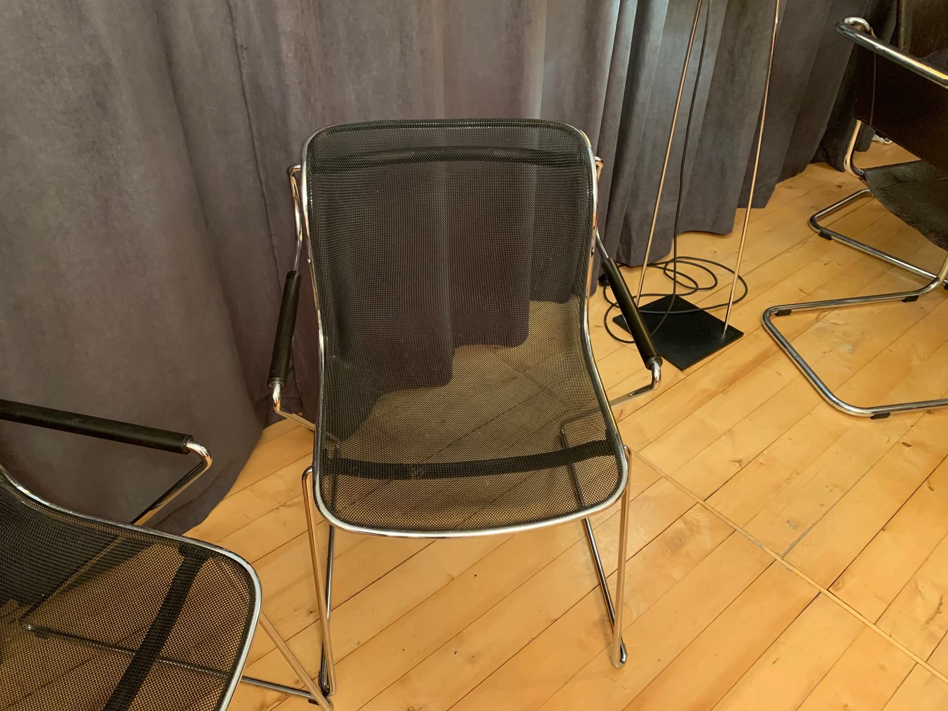 Para krzeseł Penelope, stal chromowana czarna, proj. C. Pollock, Castelli, Włochy, lata 80. - 59341