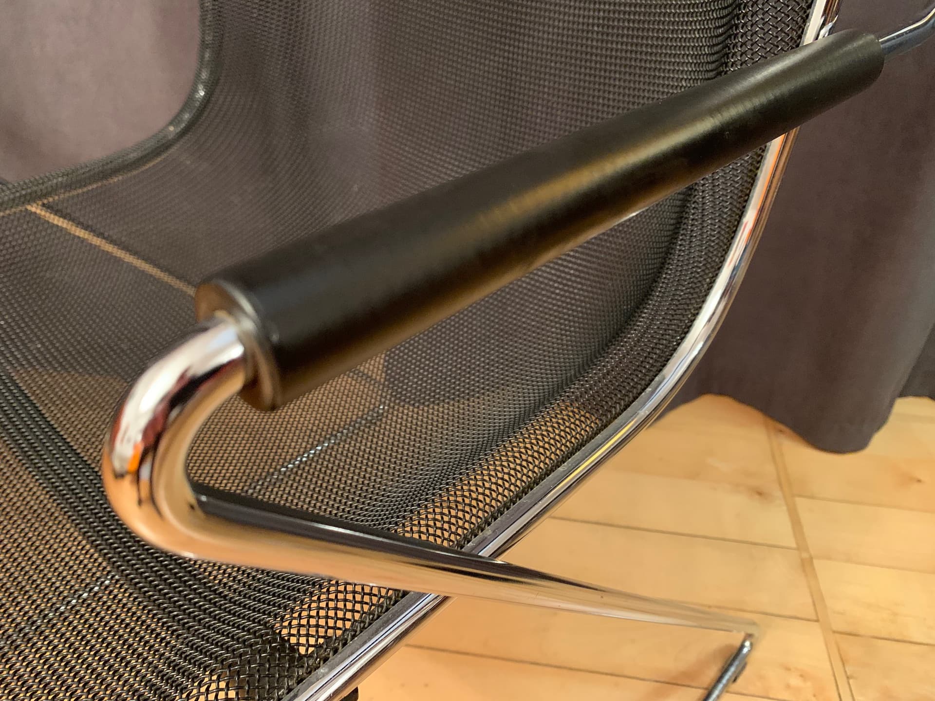 Para krzeseł Penelope, stal chromowana czarna, proj. C. Pollock, Castelli, Włochy, lata 80. - 59340