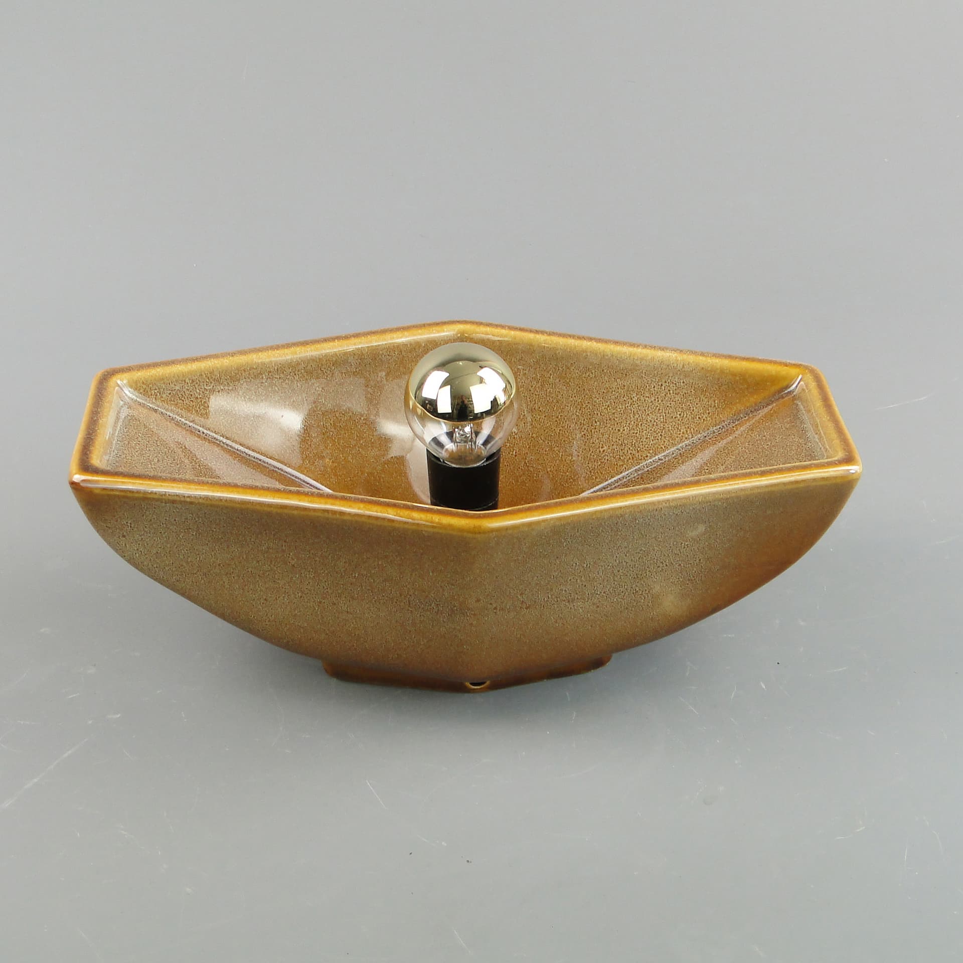 Kinkiet, ceramika brązowy, proj. A. Sadulski, Polska, lata 70. - 59767