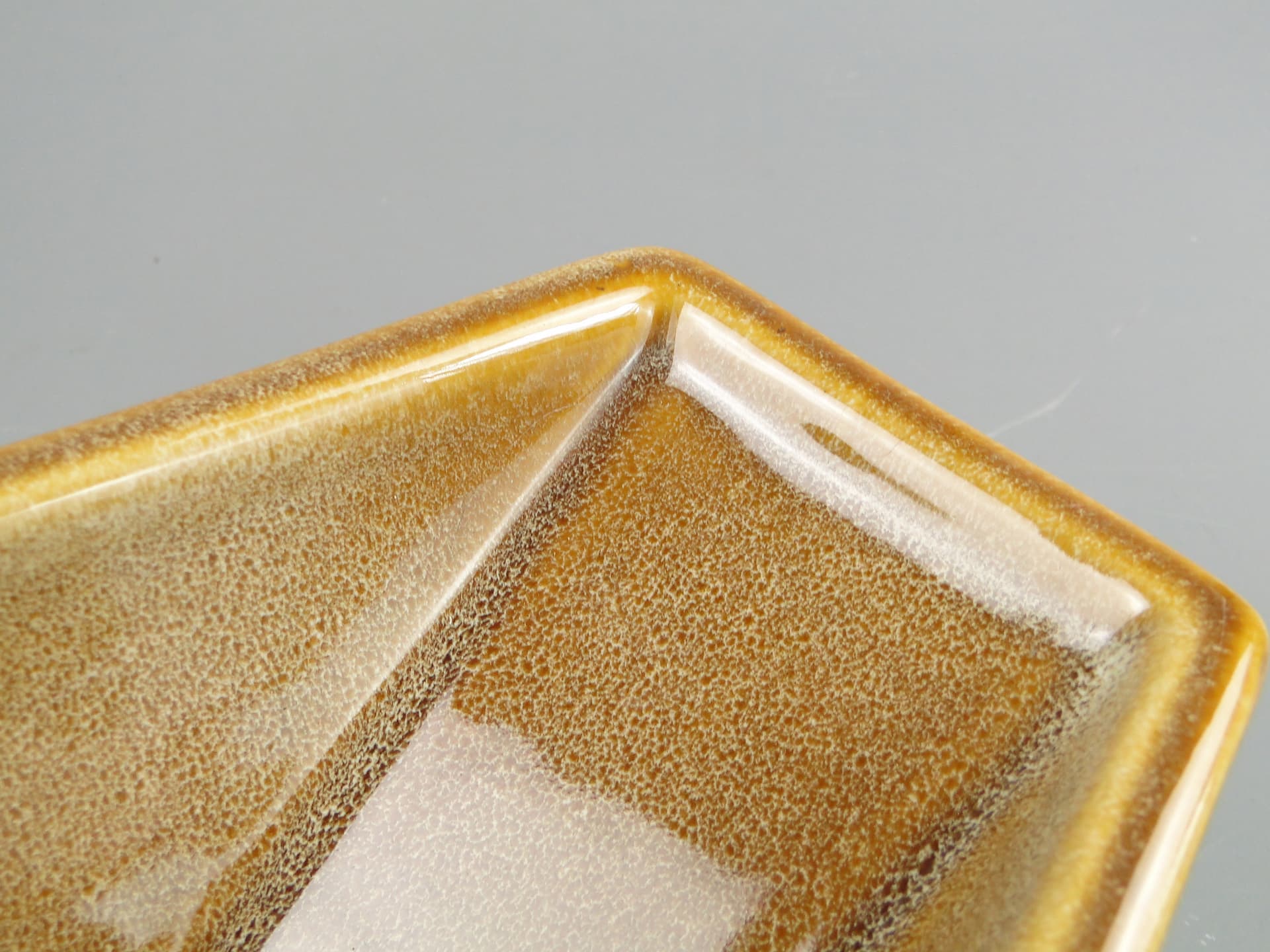 Kinkiet, ceramika brązowy, proj. A. Sadulski, Polska, lata 70. - 59771