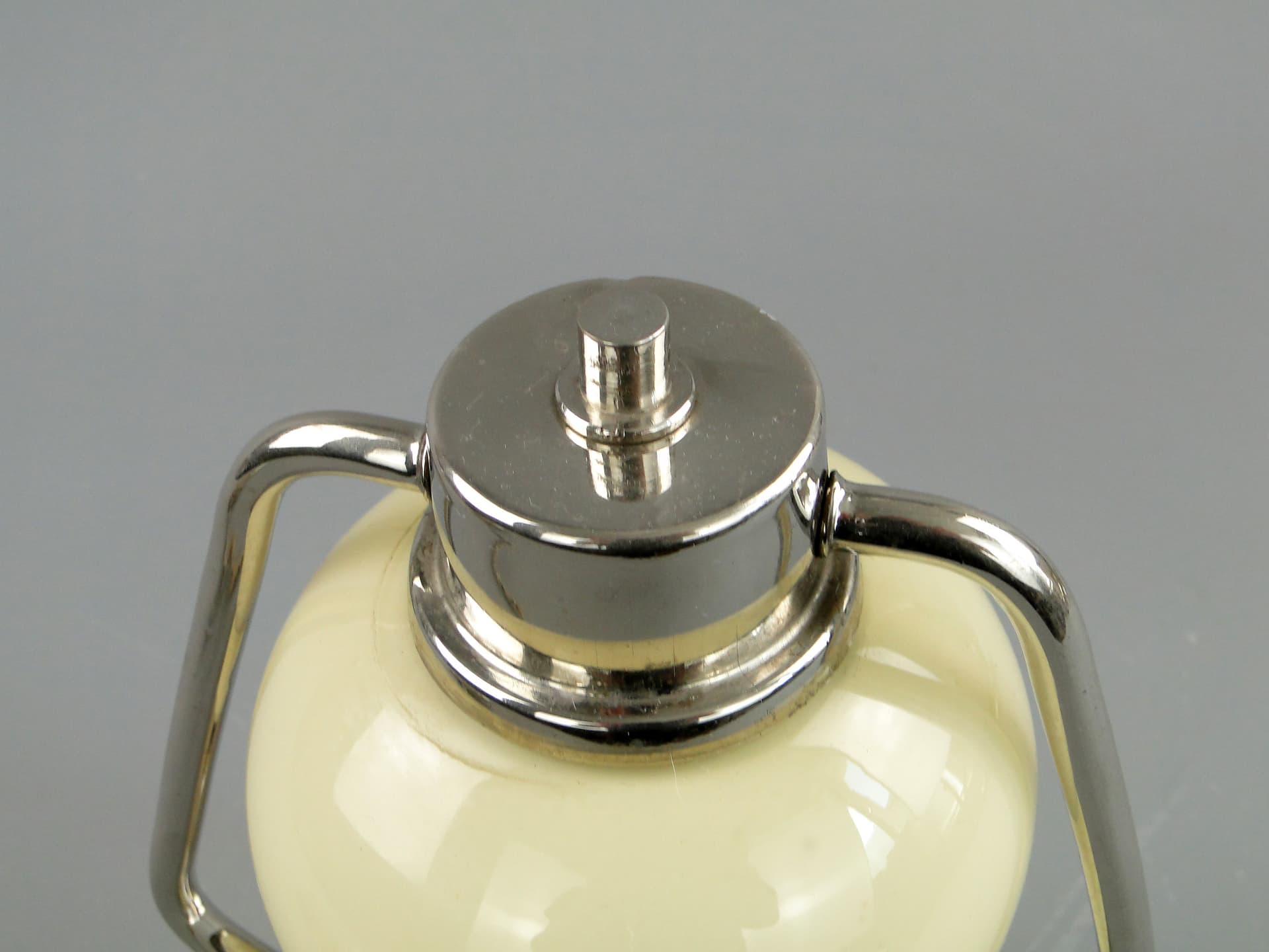 Lampa nocna Art déco, szkło kość słoniowa, mosiądz chromowany, Polska, lata 30. - 59793