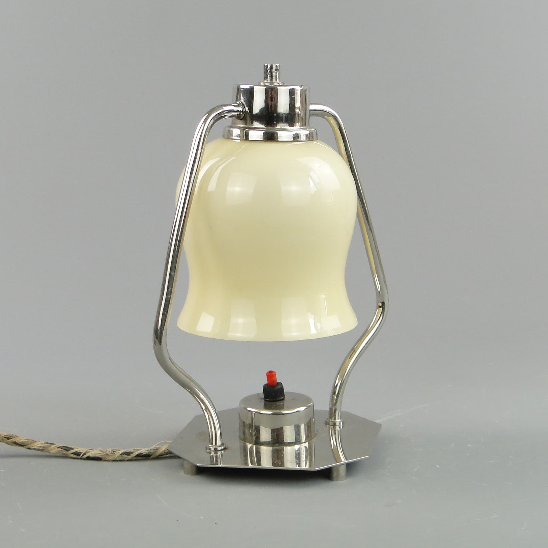 Lampa nocna Art déco, szkło kość słoniowa, mosiądz chromowany, Polska, lata 30. - 59791