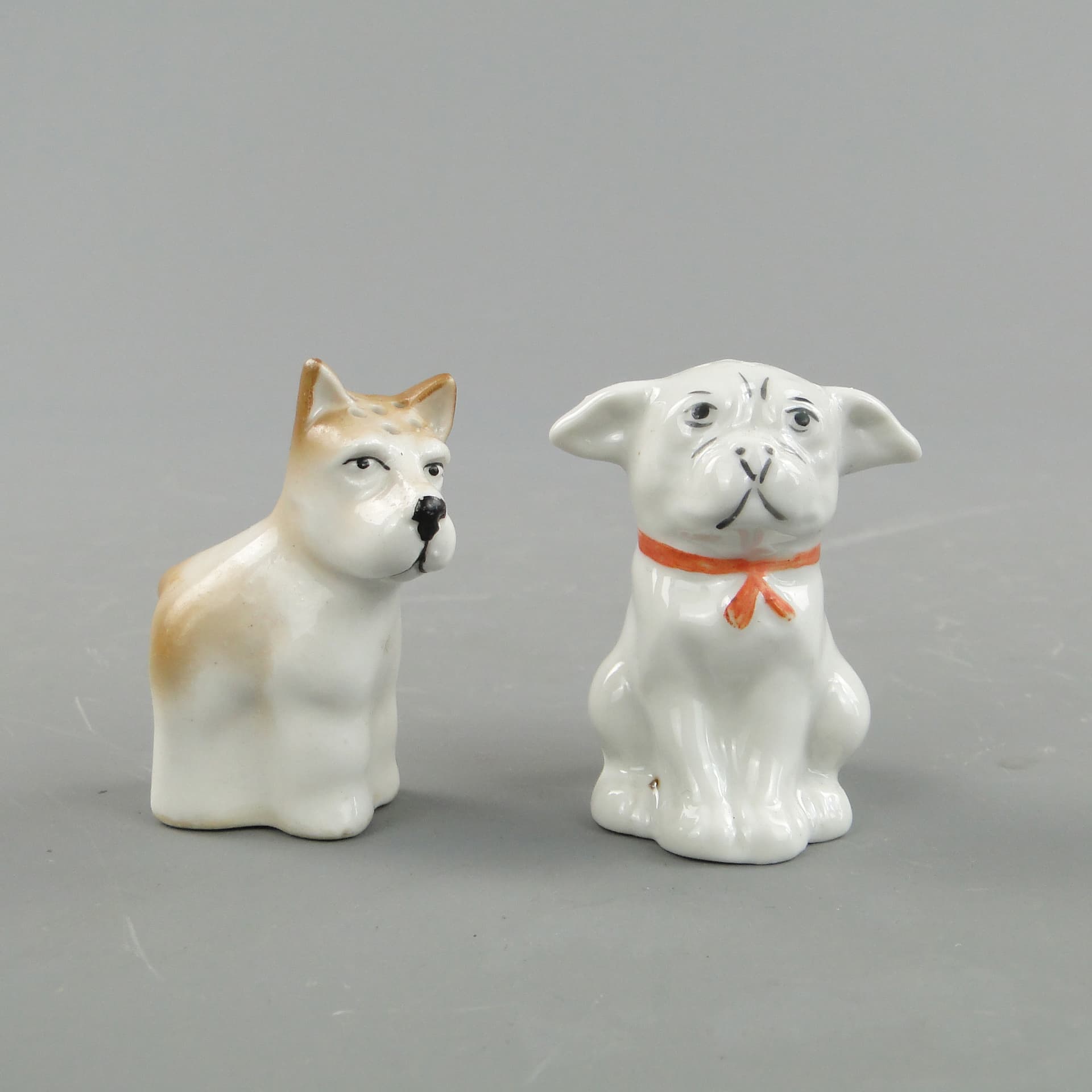 Para solniczek figuralnych Art déco, ceramika biała, Niemcy, lata 30. - 59926