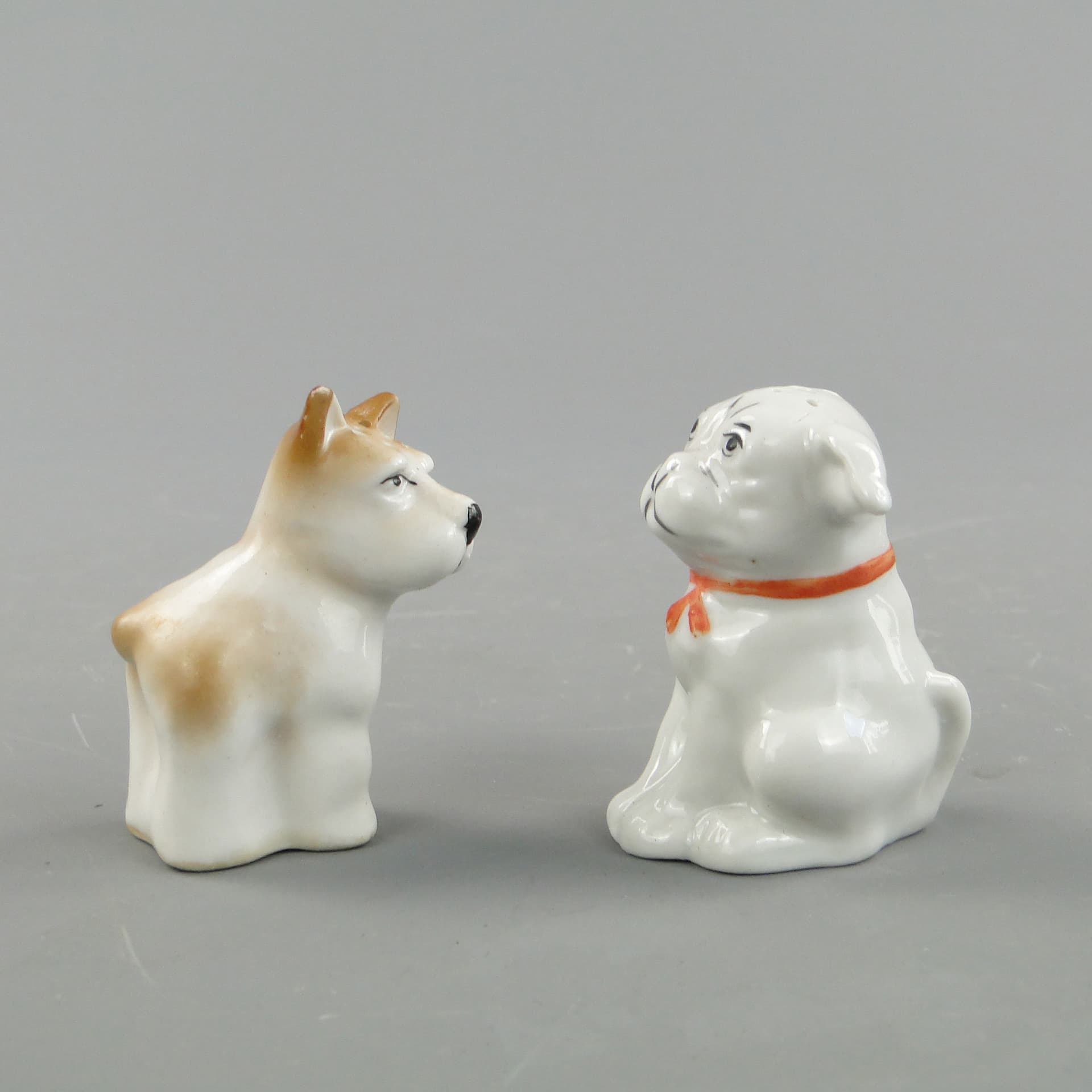 Para solniczek figuralnych Art déco, ceramika biała, Niemcy, lata 30. - 59927