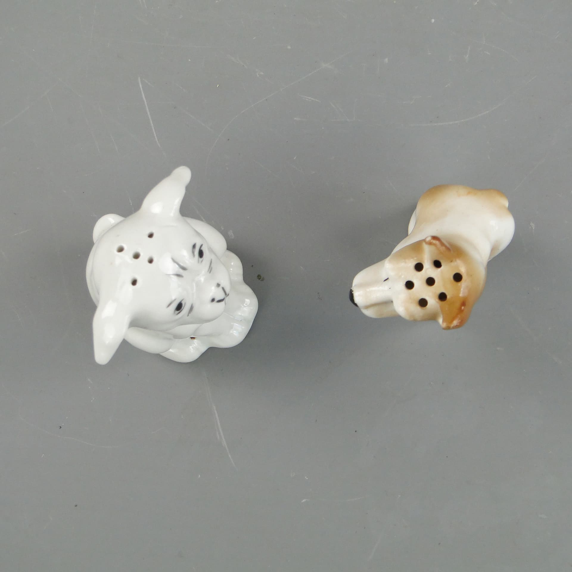 Para solniczek figuralnych Art déco, ceramika biała, Niemcy, lata 30. - 59928