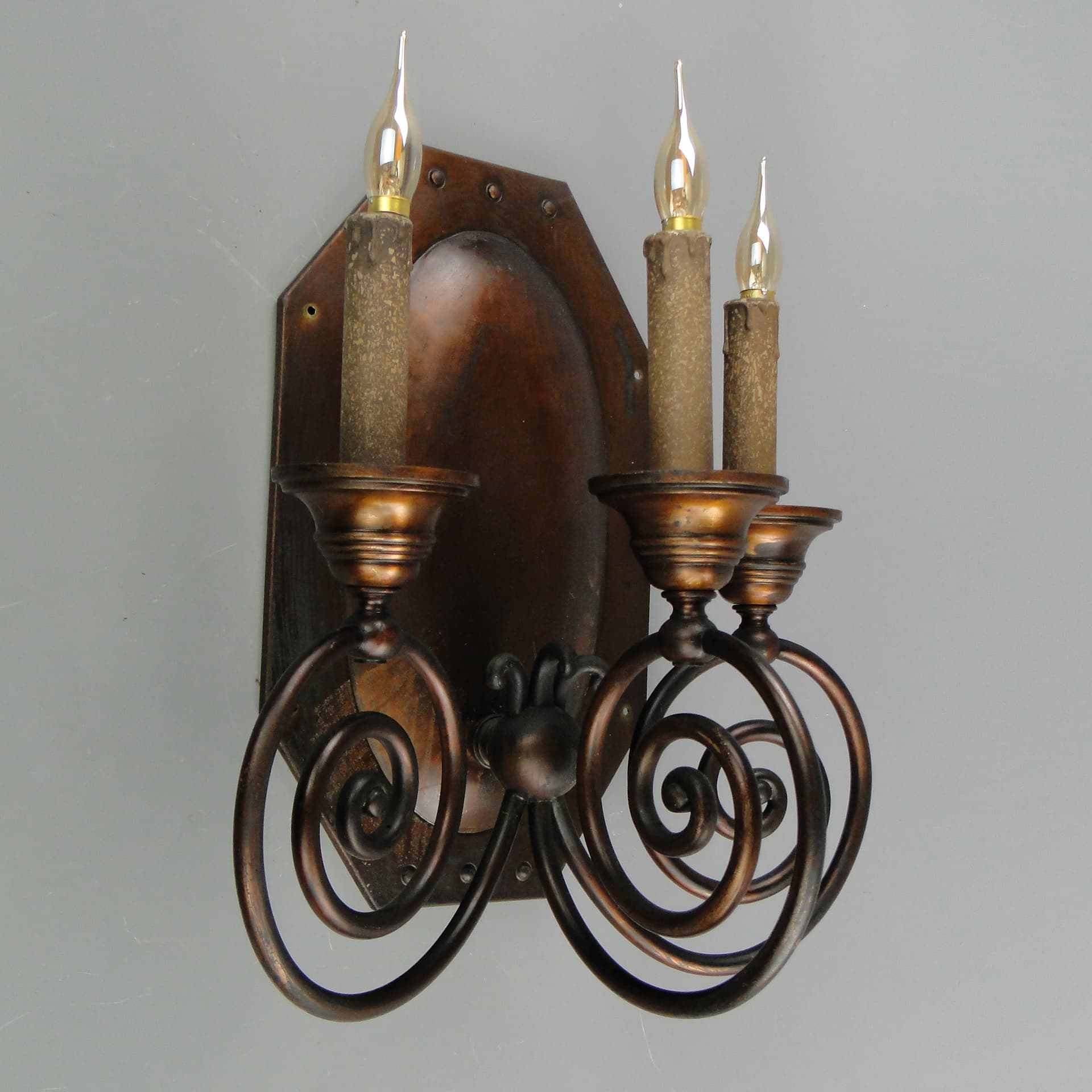 Para kinkietów secesyjnych, mosiądz ciemnobrązowy, Polska, początek XX w. - 59984