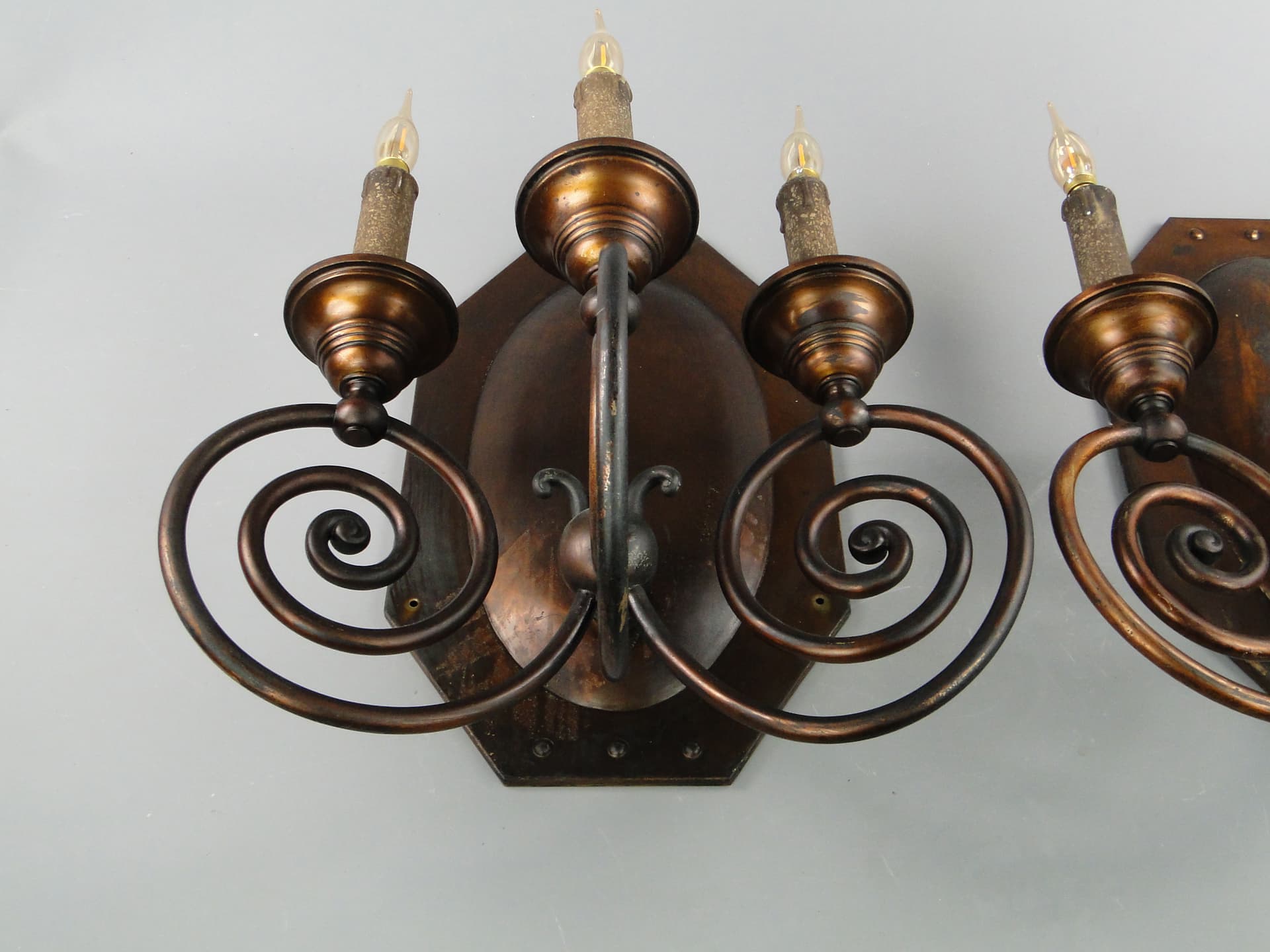 Para kinkietów secesyjnych, mosiądz ciemnobrązowy, Polska, początek XX w. - 59987