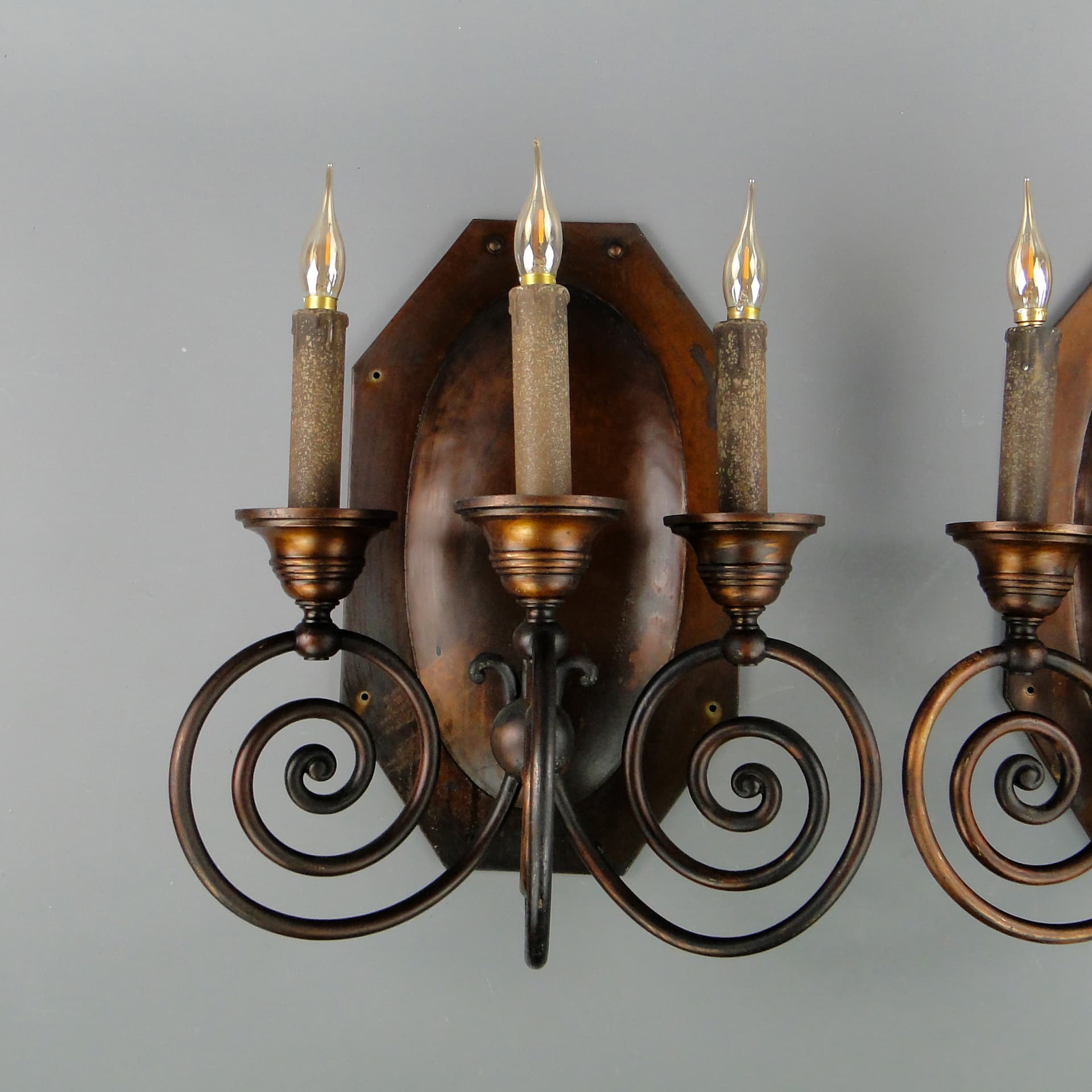 Para kinkietów secesyjnych, mosiądz ciemnobrązowy, Polska, początek XX w. - 59982