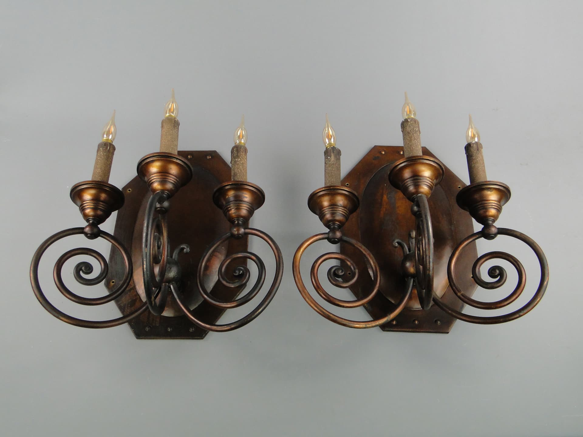 Para kinkietów secesyjnych, mosiądz ciemnobrązowy, Polska, początek XX w. - 59985