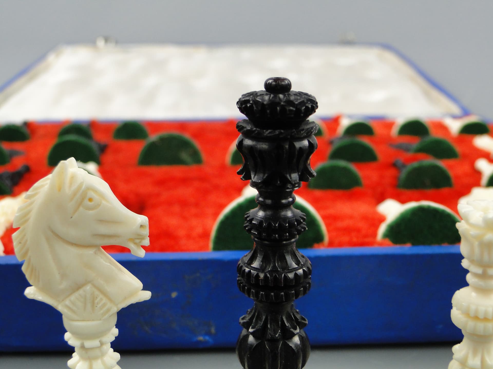 Baroque chess set, ivory white and black bone, Poland, 1950s. - 60047