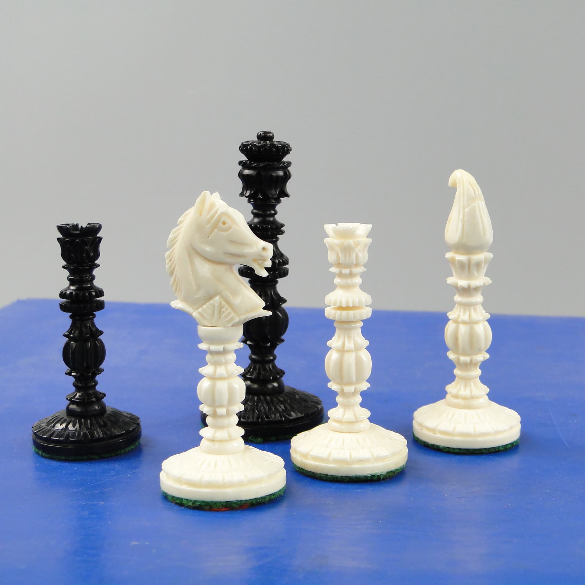 Baroque chess set, ivory white and black bone, Poland, 1950s. - 60049