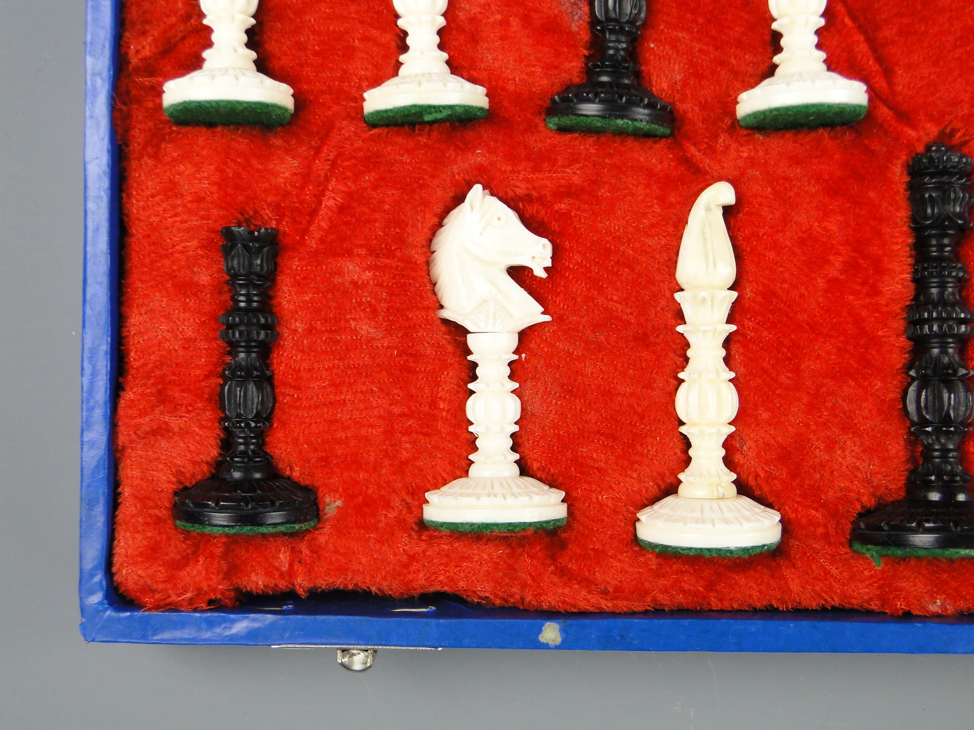 Baroque chess set, ivory white and black bone, Poland, 1950s. - 60052