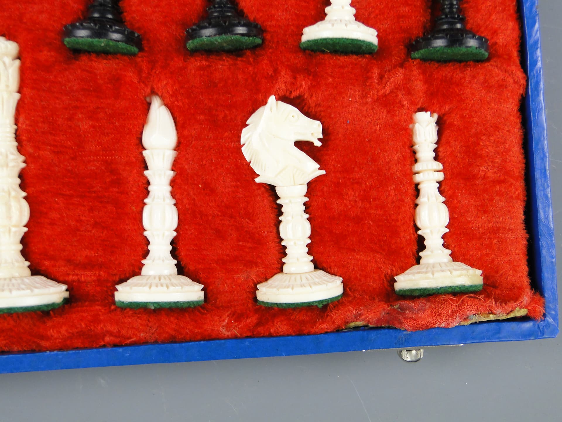 Baroque chess set, ivory white and black bone, Poland, 1950s. - 60054