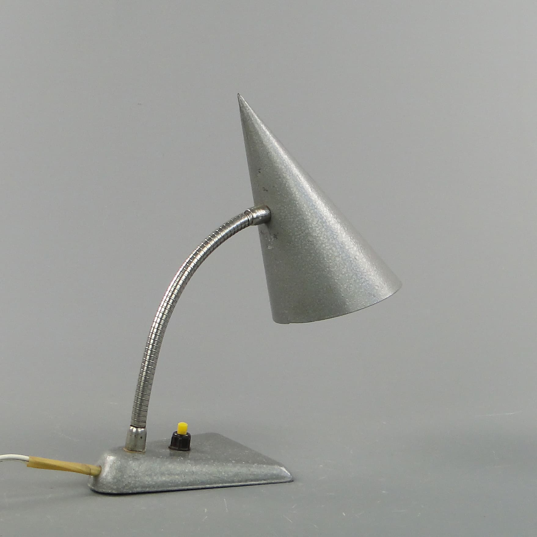 Lampa stołowa Rożek, szary, metal, Zakłady Sprzętu Oświetleniowego Zaos, Polska, lata 60. - 60058