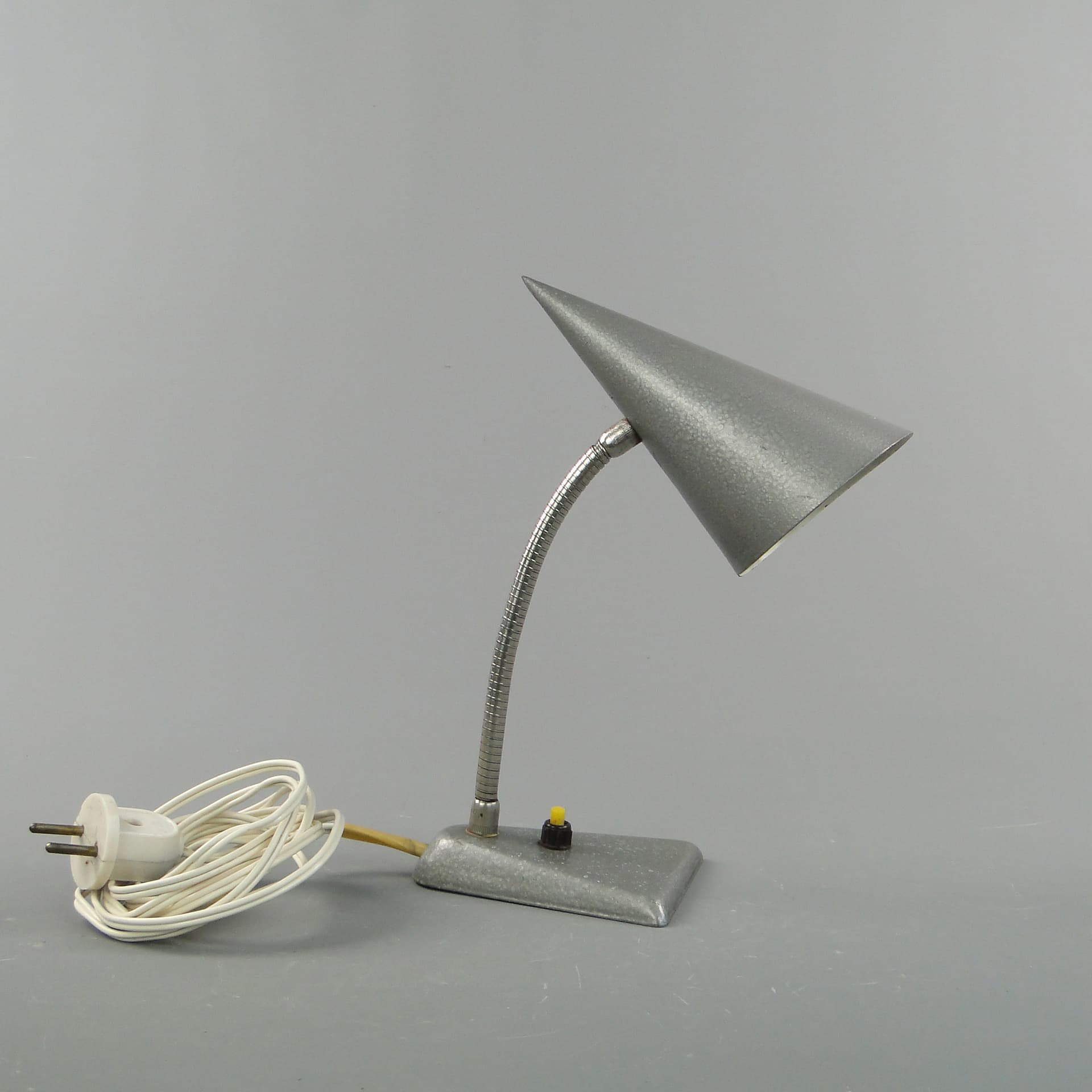 Lampa stołowa Rożek, szary, metal, Zakłady Sprzętu Oświetleniowego Zaos, Polska, lata 60. - 60056