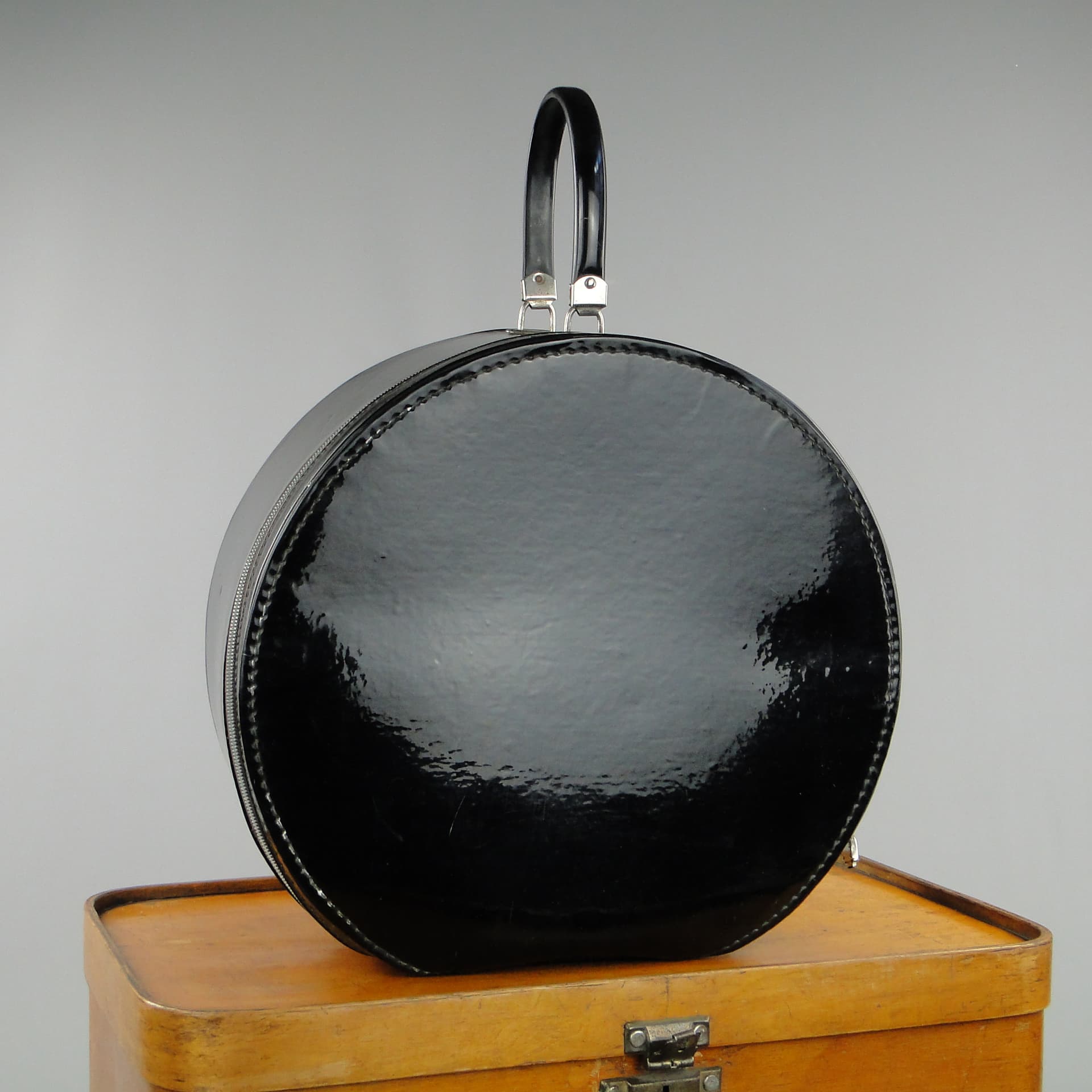 Hatbox, black, artificial leather, metal, France, 1950s - 60195