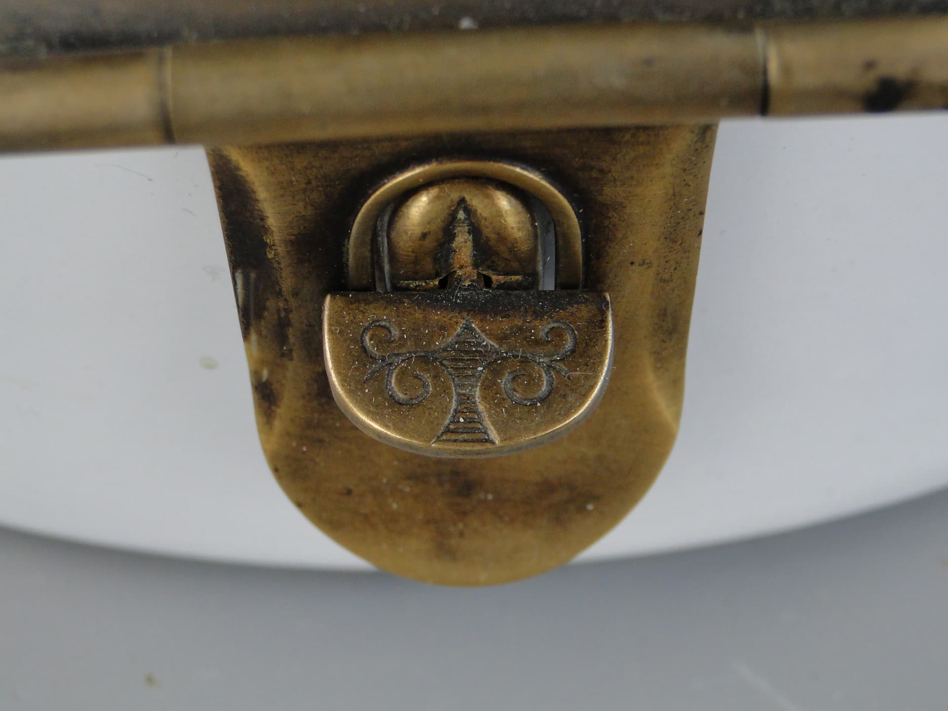 Chlebak cylindryczny, biały metal emaliowany, Polska, lata 30. - 60221