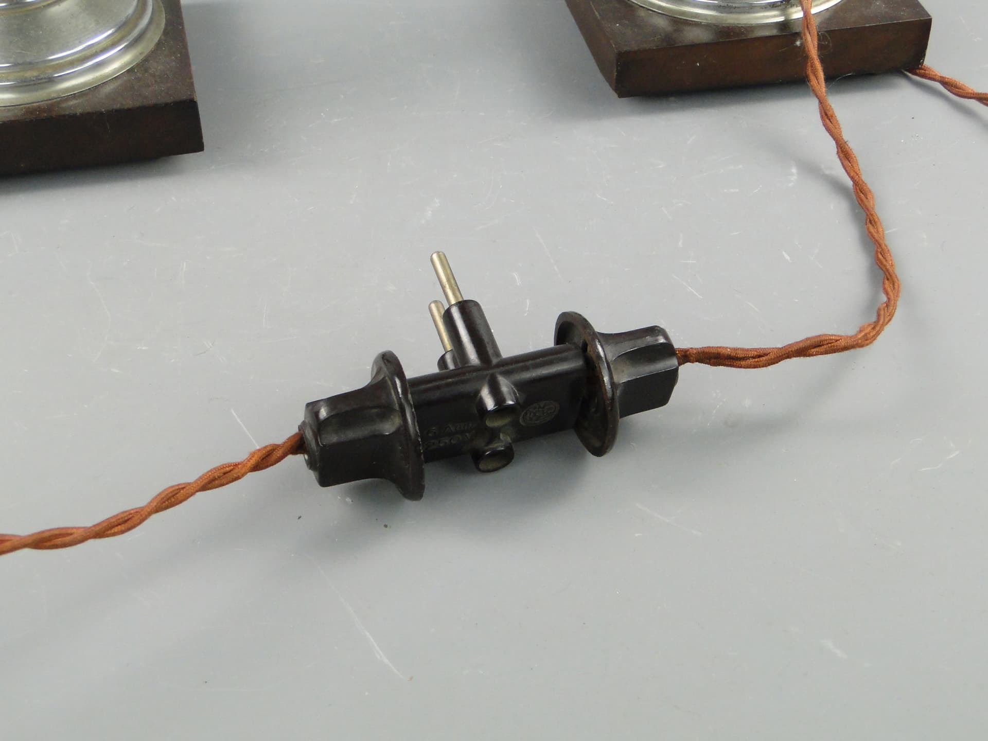 Para lamp stołowych Art déco, orzech brązowy ciemny, mosiądz niklowany, Belgia, lata 30. - 60370