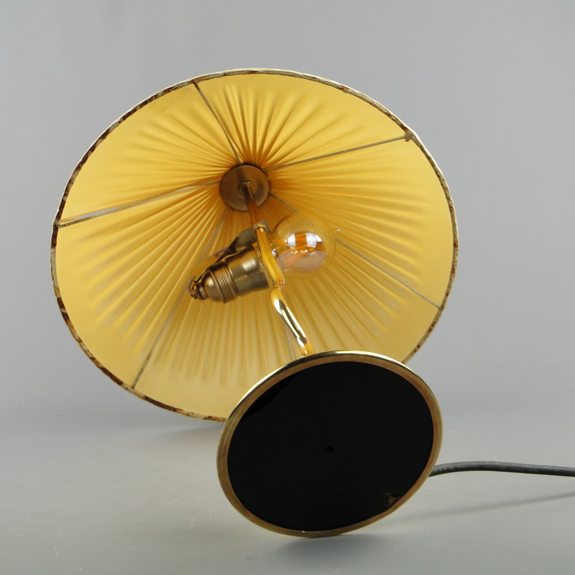 Lampa stołowa Art déco, beżowy abażur, mosiądz, Francja, lata 40. - 60393